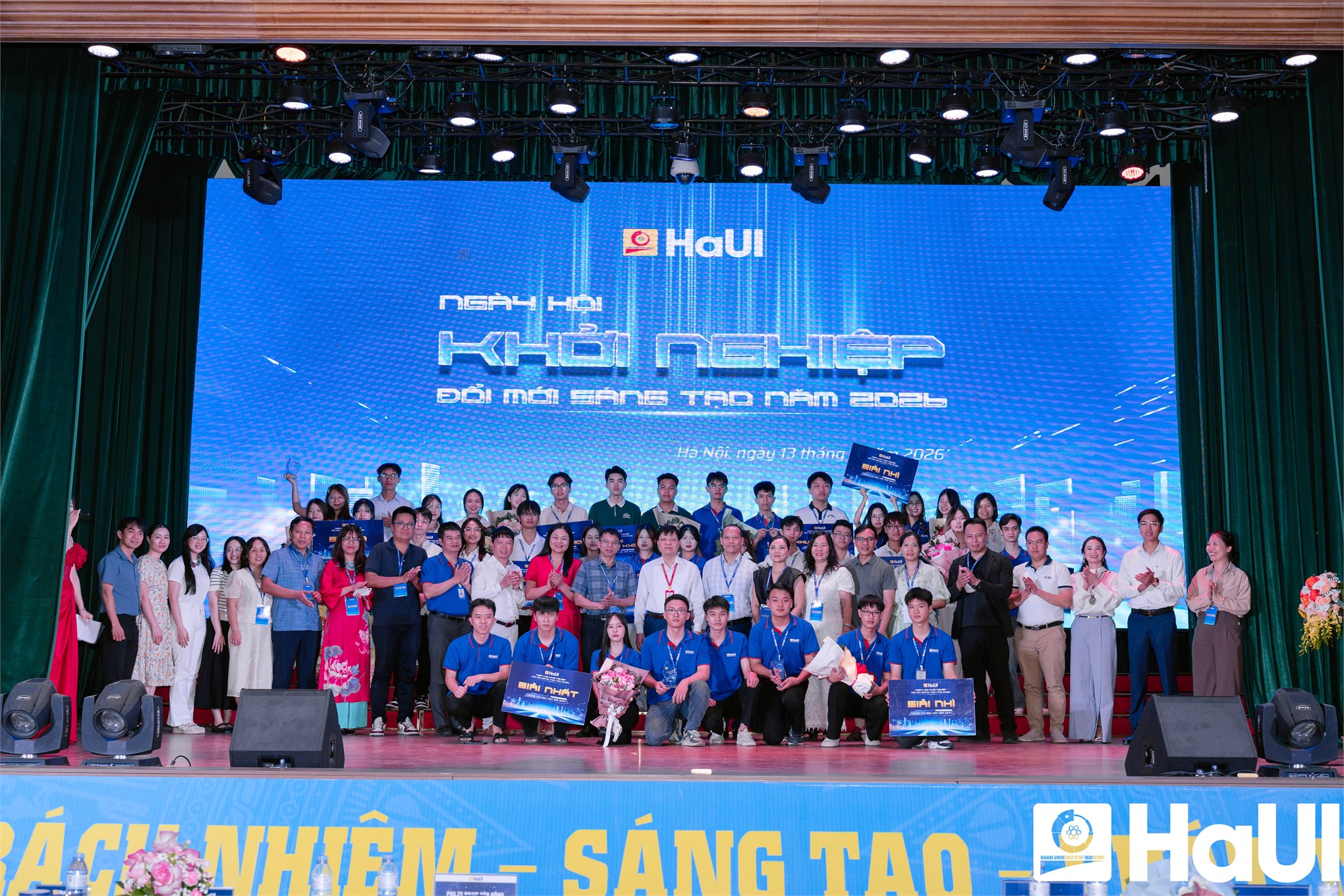 Ngày hội Khởi nghiệp, đổi mới sáng tạo năm 2026: Không chỉ sử dụng công nghệ, sinh viên HaUI khát vọng tạo ra công nghệ.