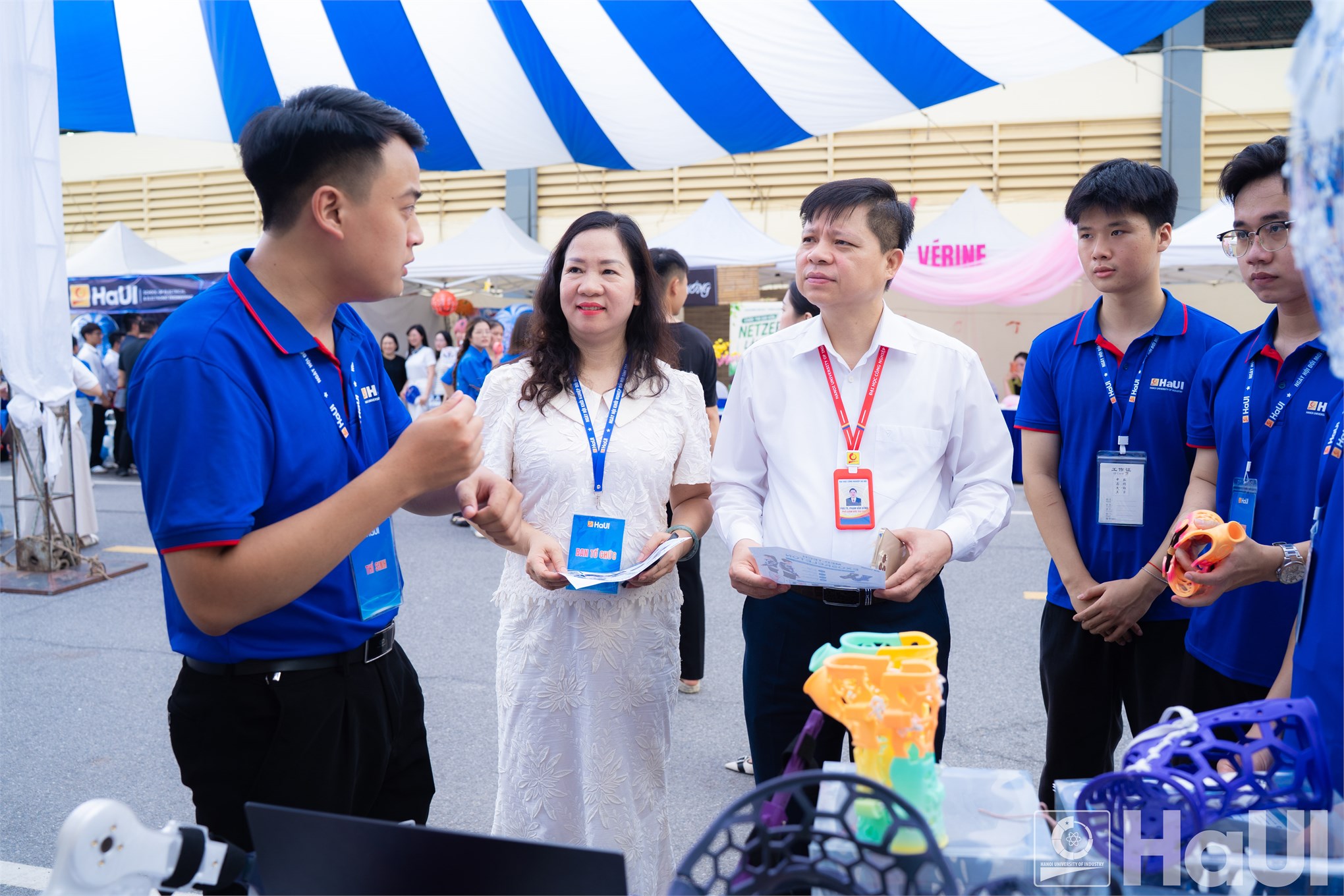 Ngày hội Khởi nghiệp, đổi mới sáng tạo năm 2026: Không chỉ sử dụng công nghệ, sinh viên HaUI khát vọng tạo ra công nghệ.