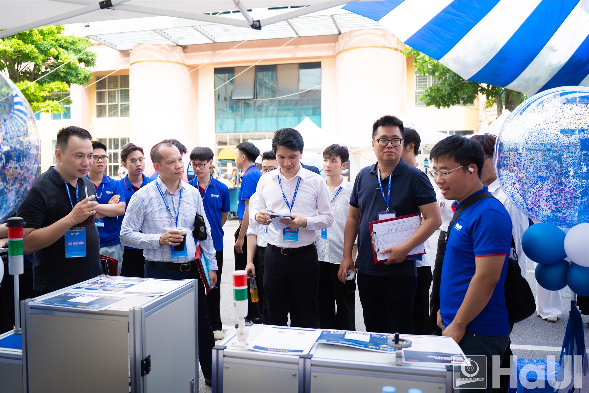 Ngày hội Khởi nghiệp, đổi mới sáng tạo năm 2026: Không chỉ sử dụng công nghệ, sinh viên HaUI khát vọng tạo ra công nghệ.