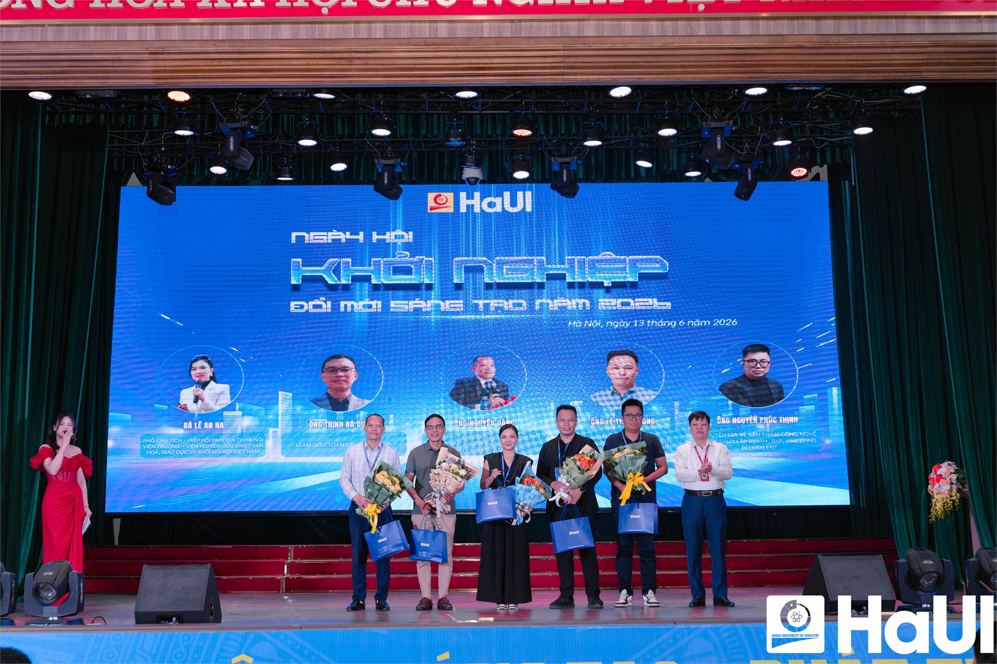 Ngày hội Khởi nghiệp, đổi mới sáng tạo năm 2026: Không chỉ sử dụng công nghệ, sinh viên HaUI khát vọng tạo ra công nghệ.