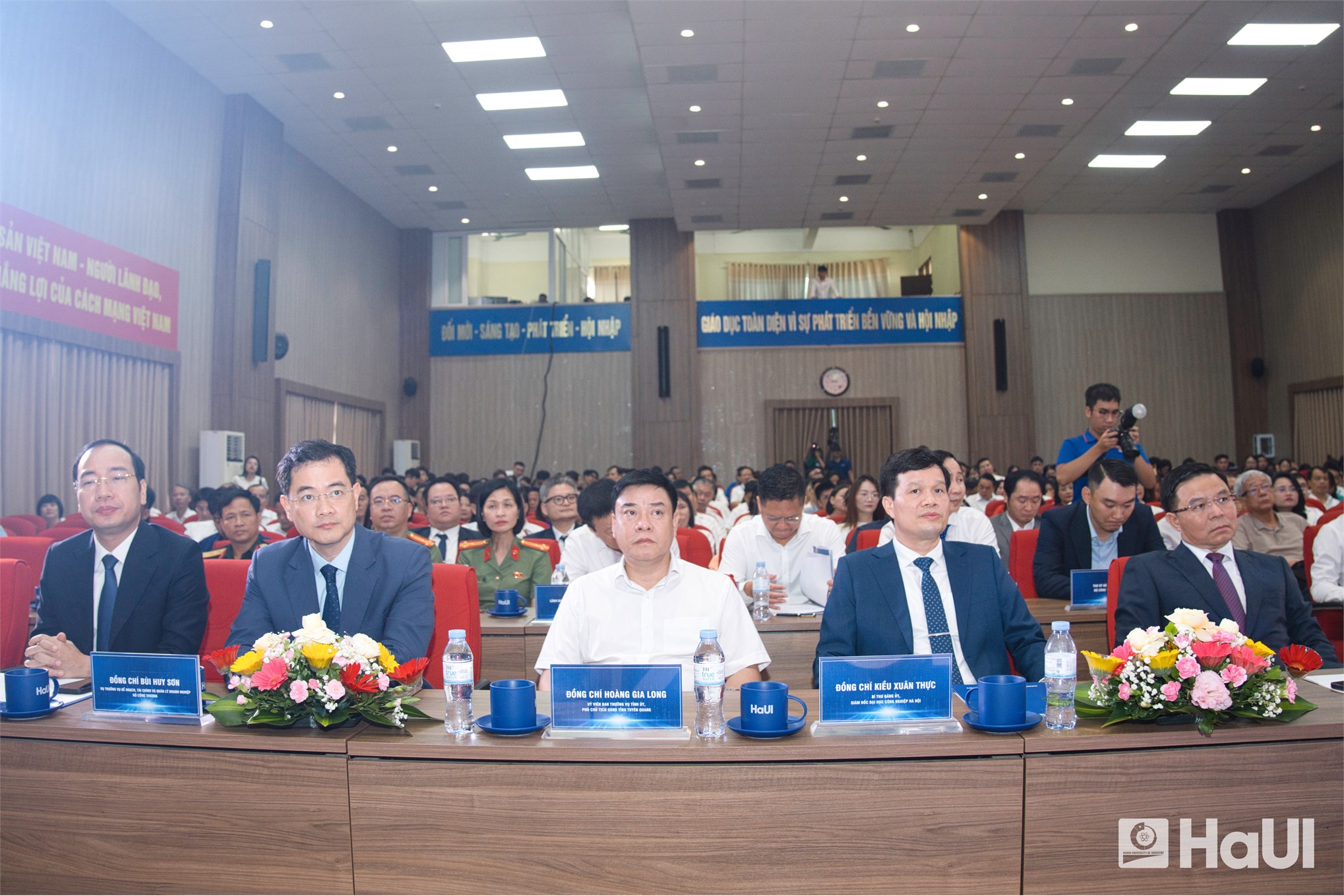 Bộ trưởng Bộ Công Thương Lê Mạnh Hùng: Đại học không chỉ là nơi đào tạo nhân lực, mà phải là nơi tạo ra tri thức mới, công nghệ mới, phương thức quản trị mới và giá trị mới cho xã hội