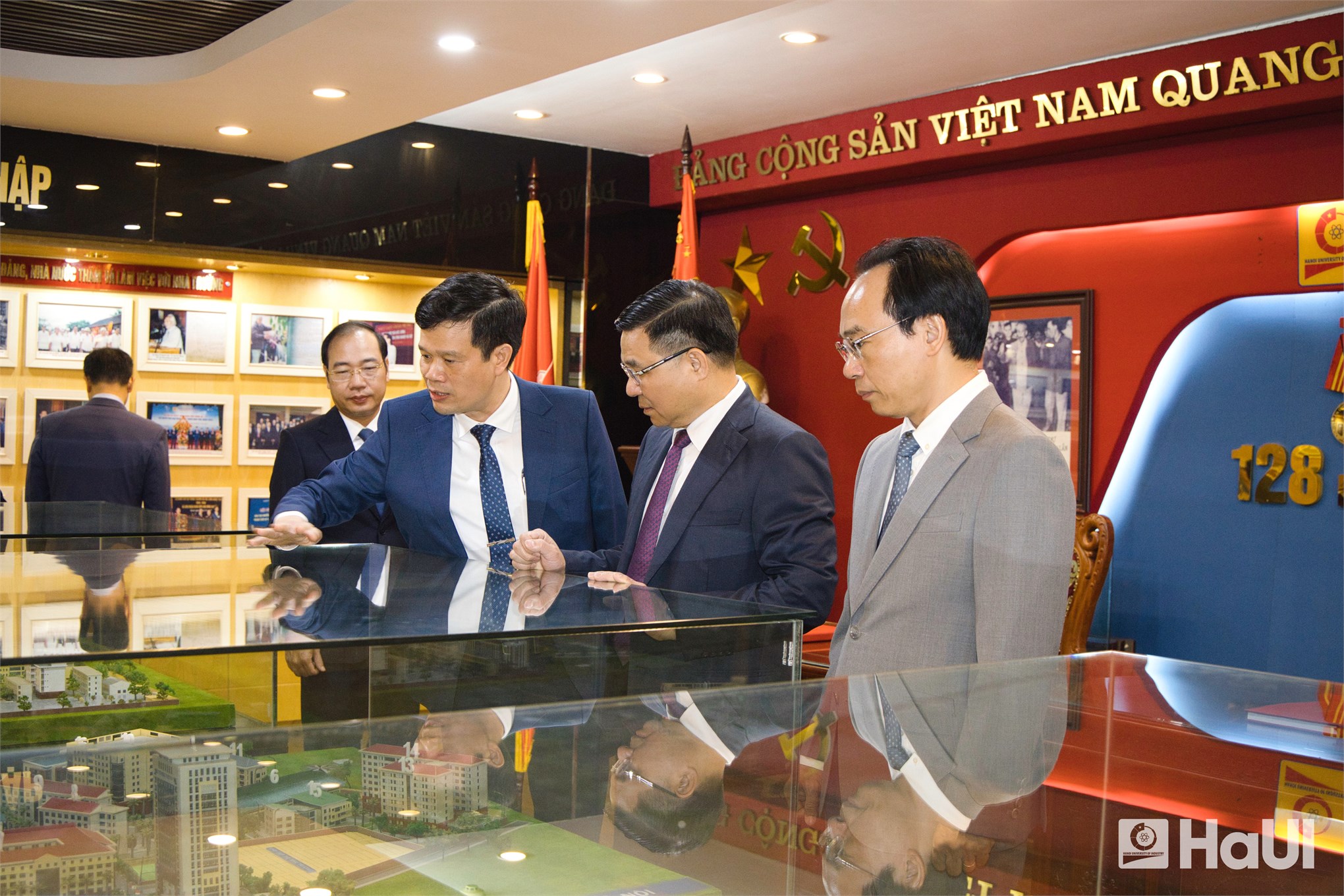 Bộ trưởng Bộ Công Thương Lê Mạnh Hùng: Đại học không chỉ là nơi đào tạo nhân lực, mà phải là nơi tạo ra tri thức mới, công nghệ mới, phương thức quản trị mới và giá trị mới cho xã hội