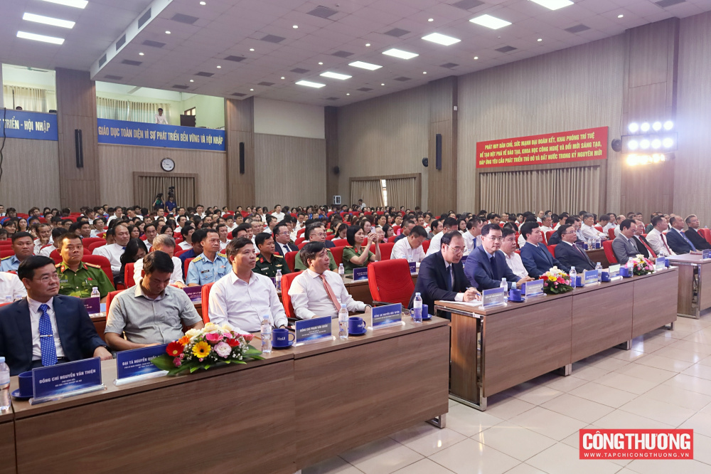 [tapchicongthuong] Đại học Công nghiệp Hà Nội bước vào giai đoạn phát triển mới sau quyết định chuyển đổi mô hình