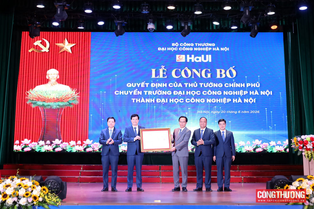 [tapchicongthuong] Đại học Công nghiệp Hà Nội bước vào giai đoạn phát triển mới sau quyết định chuyển đổi mô hình