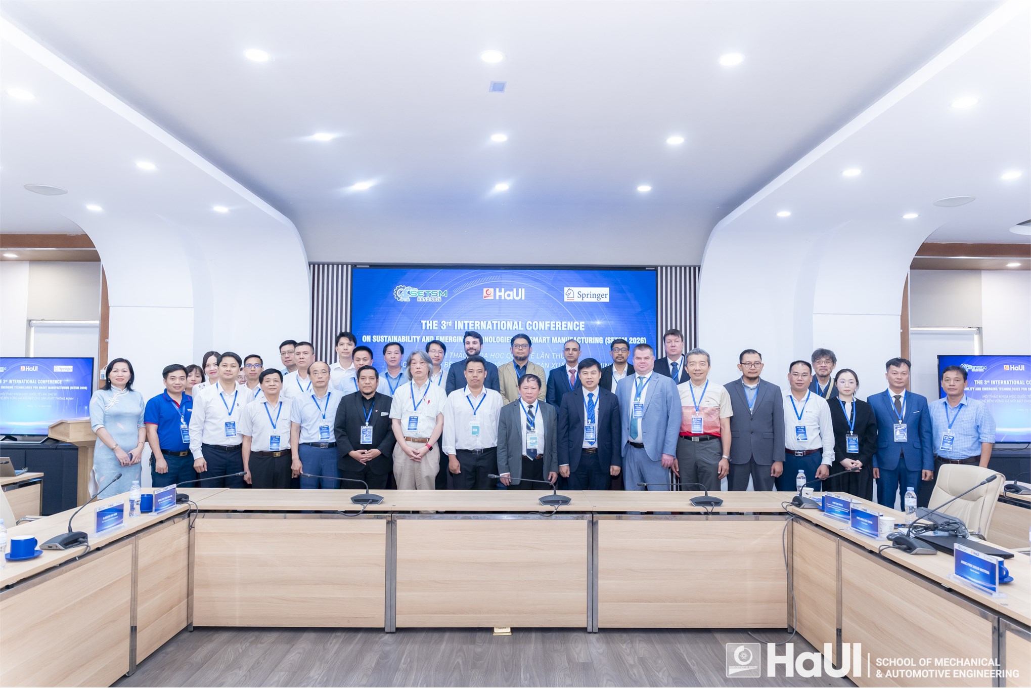 Học ngành ô tô bằng Tiếng Anh tại HaUI - Trở thành kỹ sư toàn cầu trong kỷ nguyên công nghệ ô tô thông minh