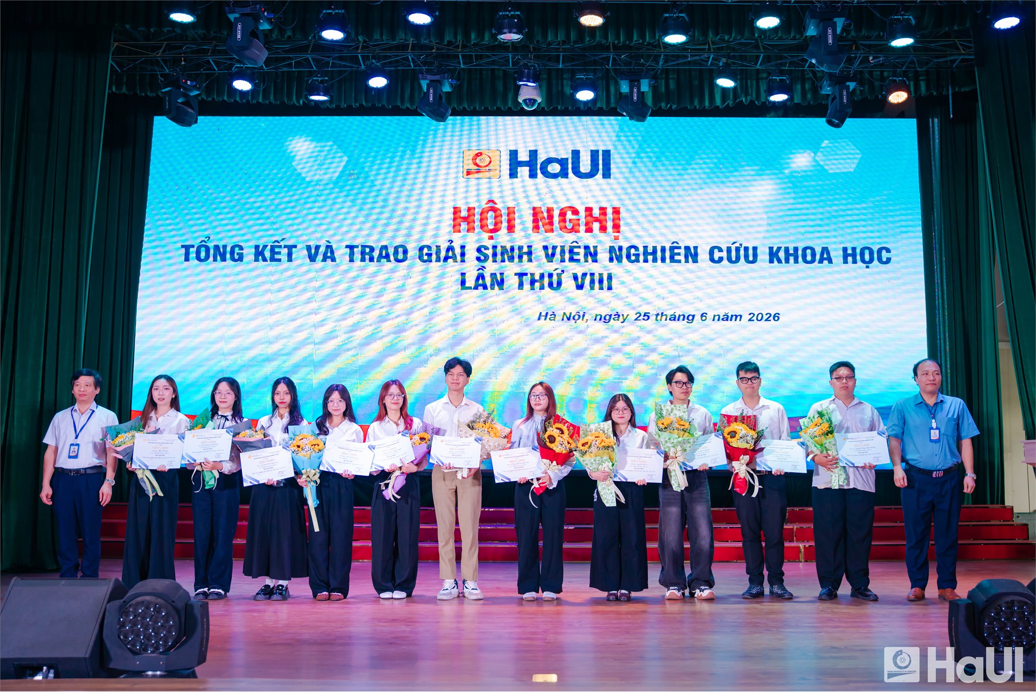 46 giải Nhất, 621 đề tài nghiệm thu: Dấu ấn `mùa vàng` Nghiên cứu khoa học năm 2026 tại HaUI