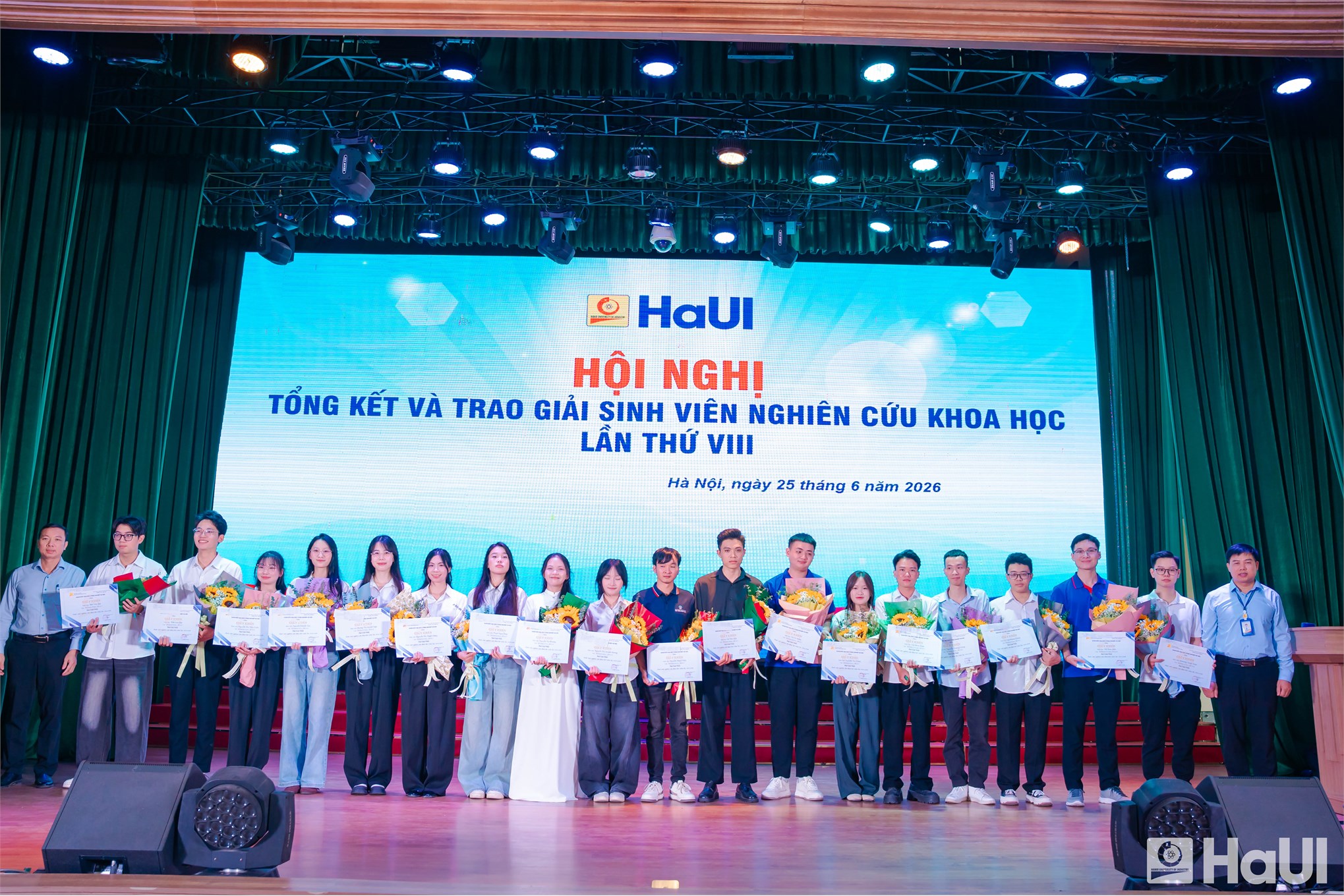 46 giải Nhất, 621 đề tài nghiệm thu: Dấu ấn `mùa vàng` Nghiên cứu khoa học năm 2026 tại HaUI