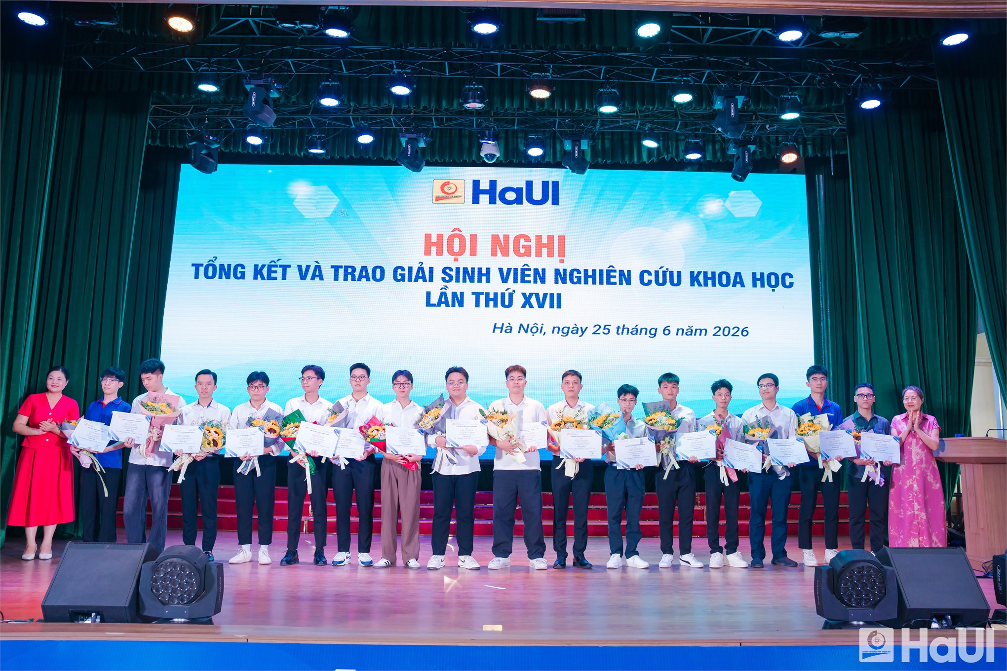 46 giải Nhất, 621 đề tài nghiệm thu: Dấu ấn `mùa vàng` Nghiên cứu khoa học năm 2026 tại HaUI