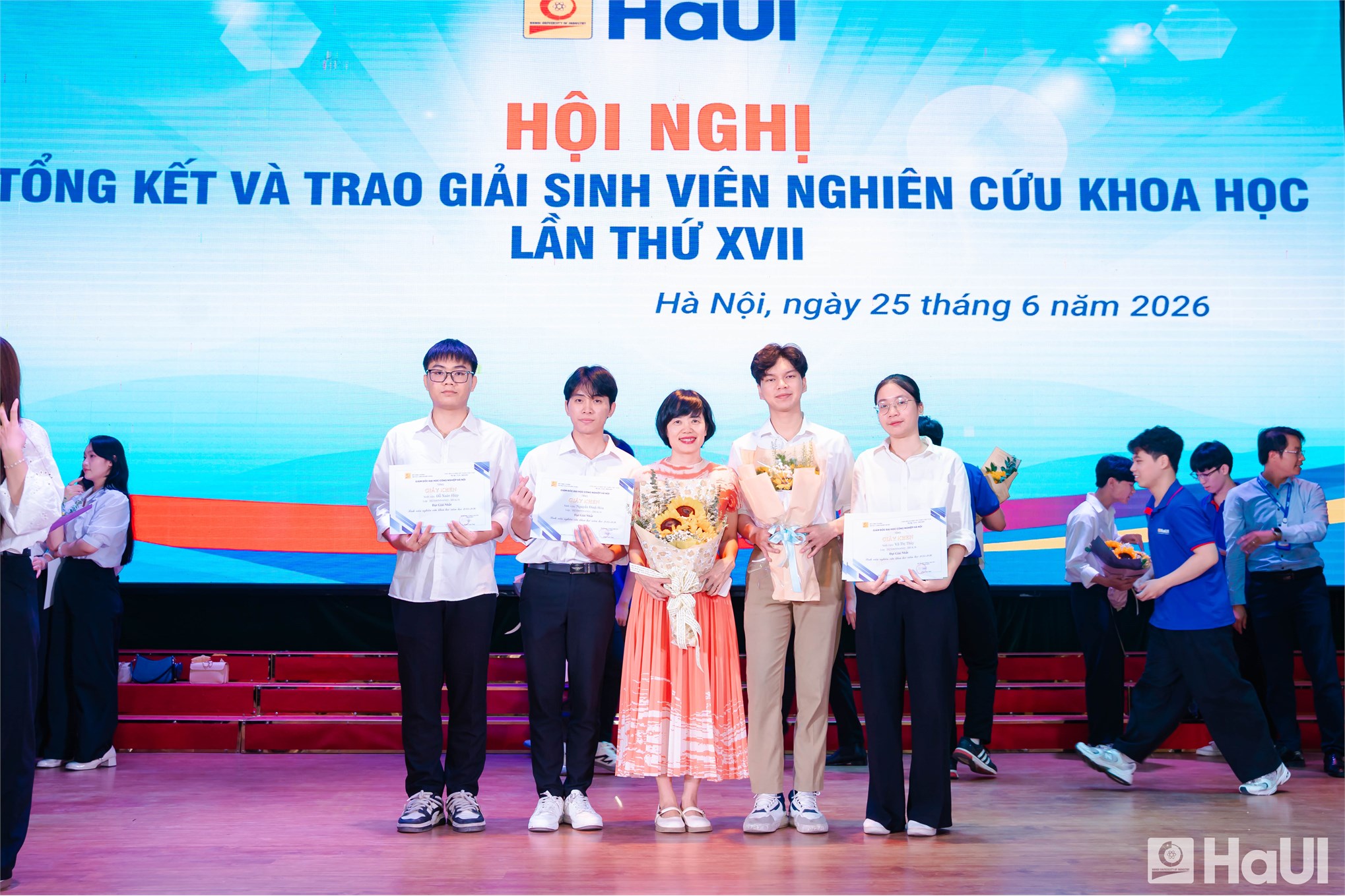 46 giải Nhất, 621 đề tài nghiệm thu: Dấu ấn `mùa vàng` Nghiên cứu khoa học năm 2026 tại HaUI