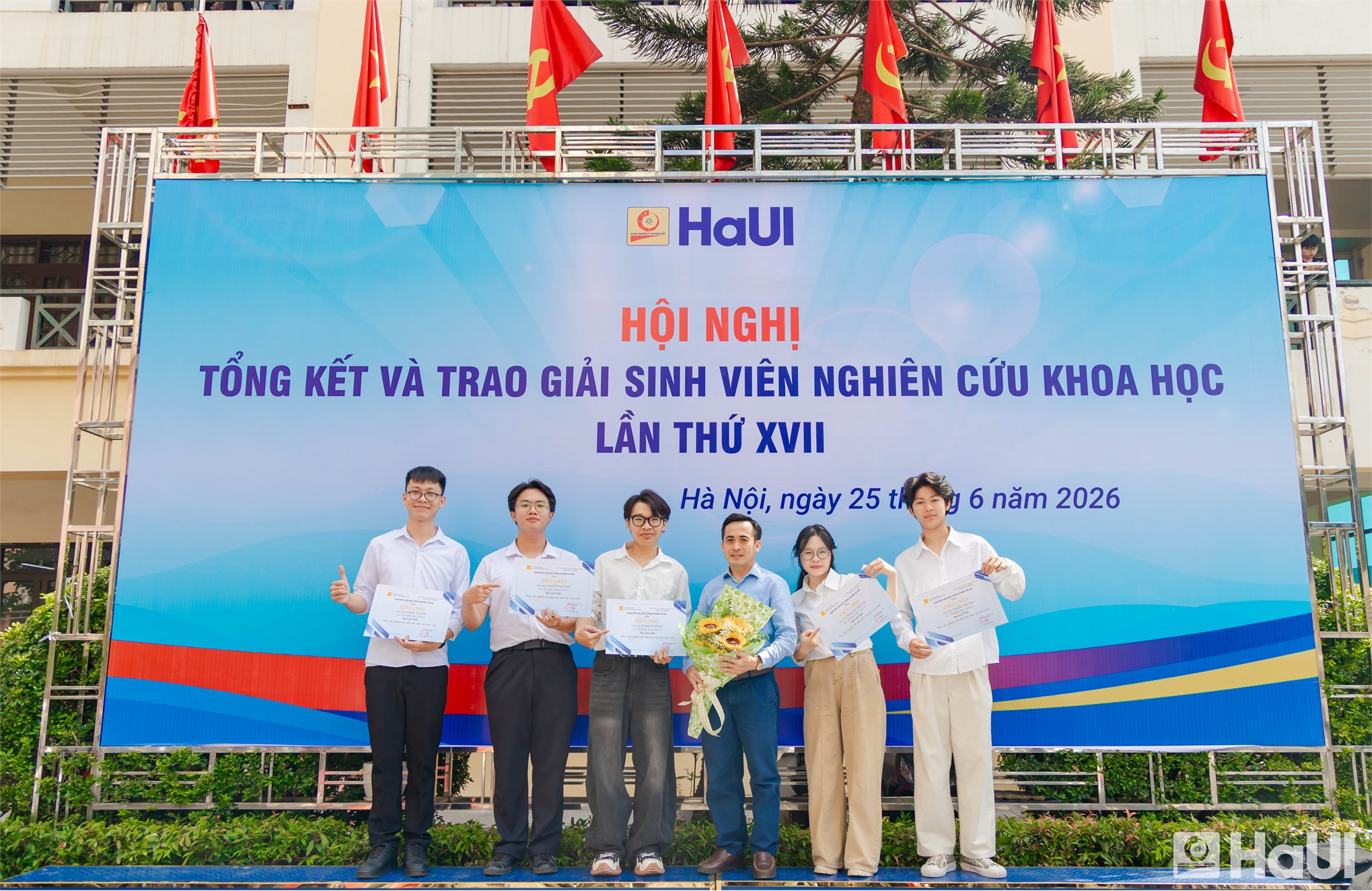 46 giải Nhất, 621 đề tài nghiệm thu: Dấu ấn `mùa vàng` Nghiên cứu khoa học năm 2026 tại HaUI
