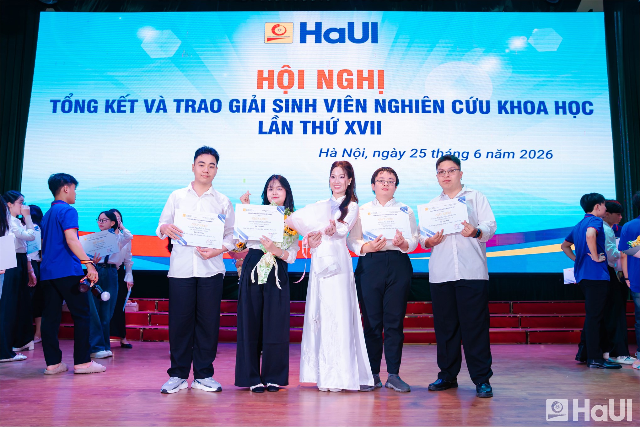 46 giải Nhất, 621 đề tài nghiệm thu: Dấu ấn `mùa vàng` Nghiên cứu khoa học năm 2026 tại HaUI