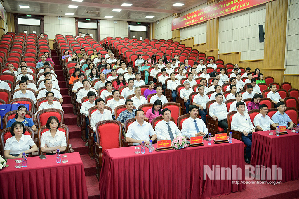 [baoninhbinh] Bế giảng Lớp Trung cấp lý luận chính trị NKH01-25 hệ không tập trung, khóa học 2025-2026