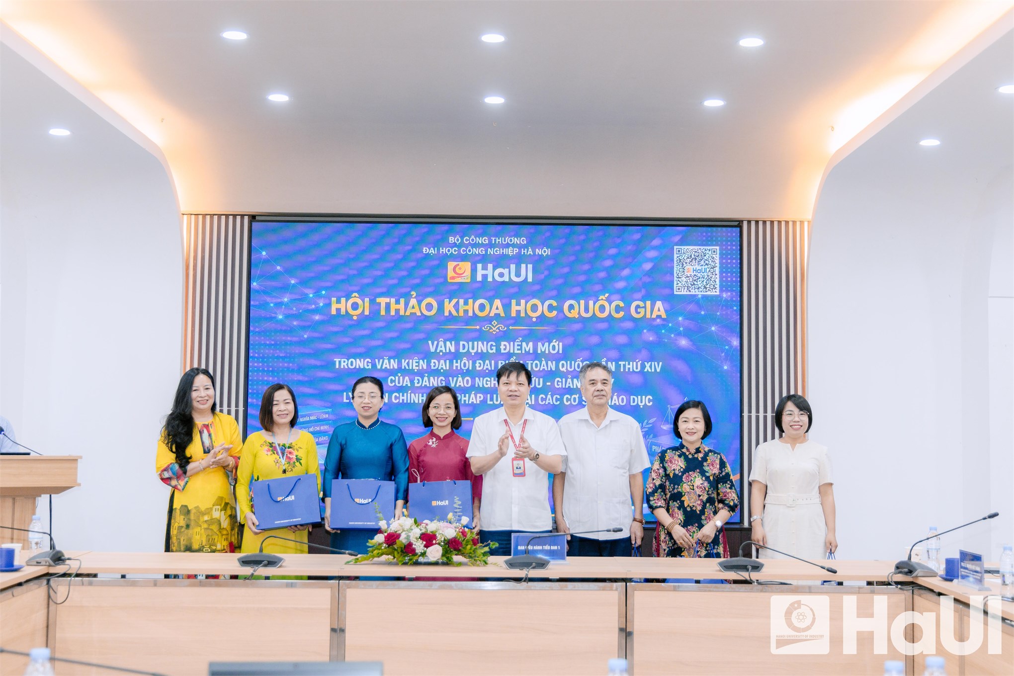 Hội thảo khoa học Quốc gia `Những vấn đề lý luận – thực tiễn`: Để giảng đường không chỉ truyền thụ tri thức mà còn là nơi thắp sáng khát vọng tuổi trẻ.