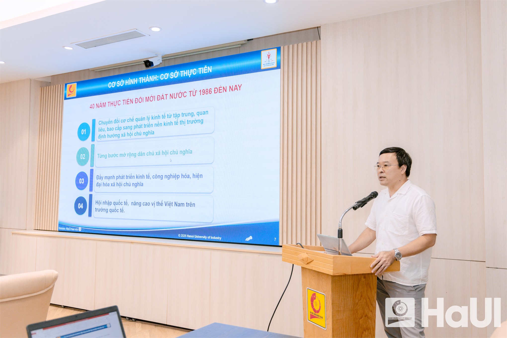 Hội thảo khoa học Quốc gia `Những vấn đề lý luận – thực tiễn`: Để giảng đường không chỉ truyền thụ tri thức mà còn là nơi thắp sáng khát vọng tuổi trẻ.