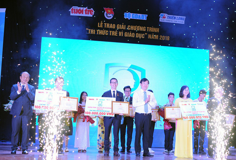 [thanhnien] Hành trình 25 năm để học và tập sự với những bài toán của thực tế