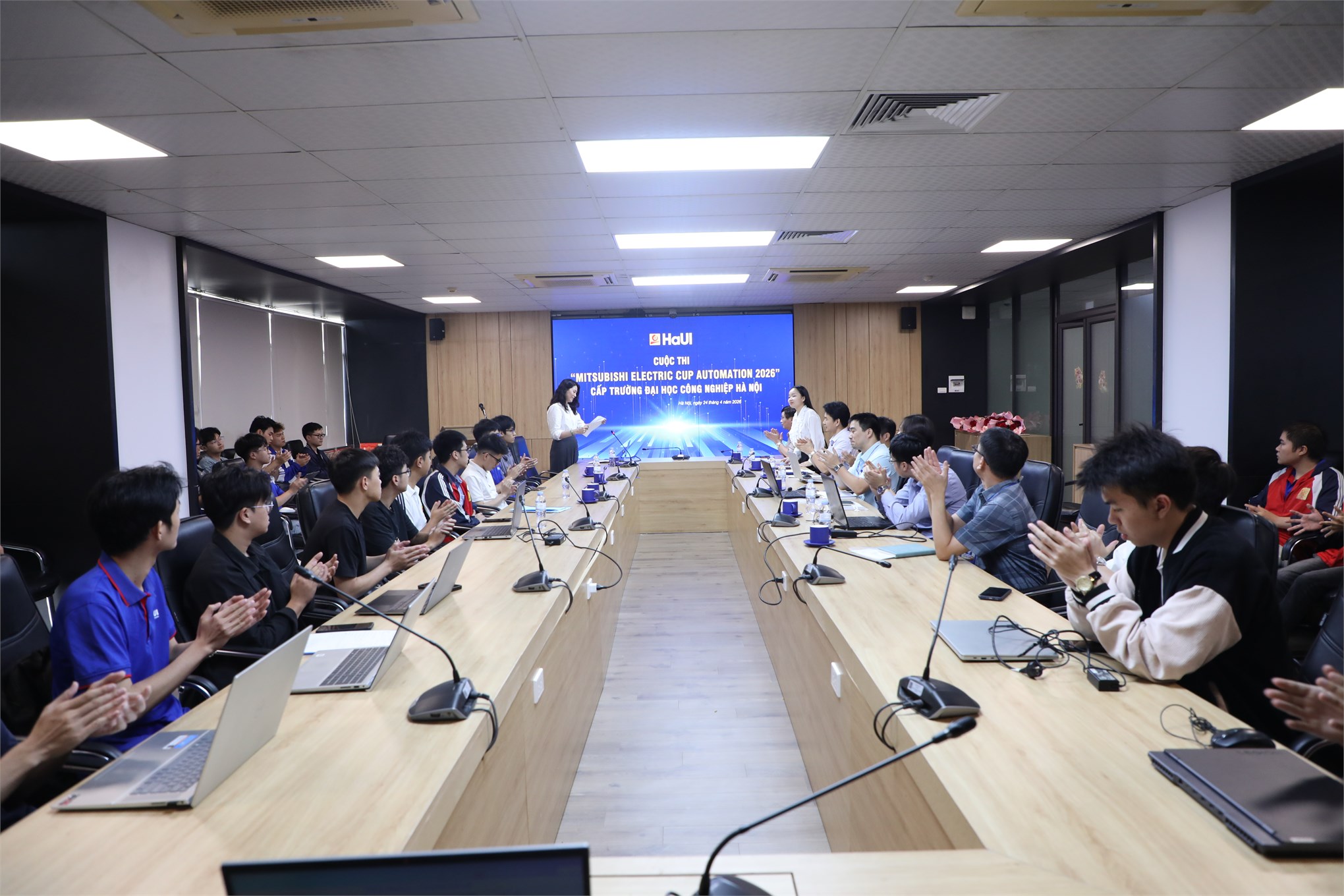 CÔNG NGHỆ KỸ THUẬT ĐIỀU KHIỂN VÀ TỰ ĐỘNG HÓA – KỸ THUẬT SẢN XUẤT THÔNG MINH: HAI CHƯƠNG TRÌNH ĐÀO TẠO CHO CÔNG NGHIỆP HIỆN ĐẠI