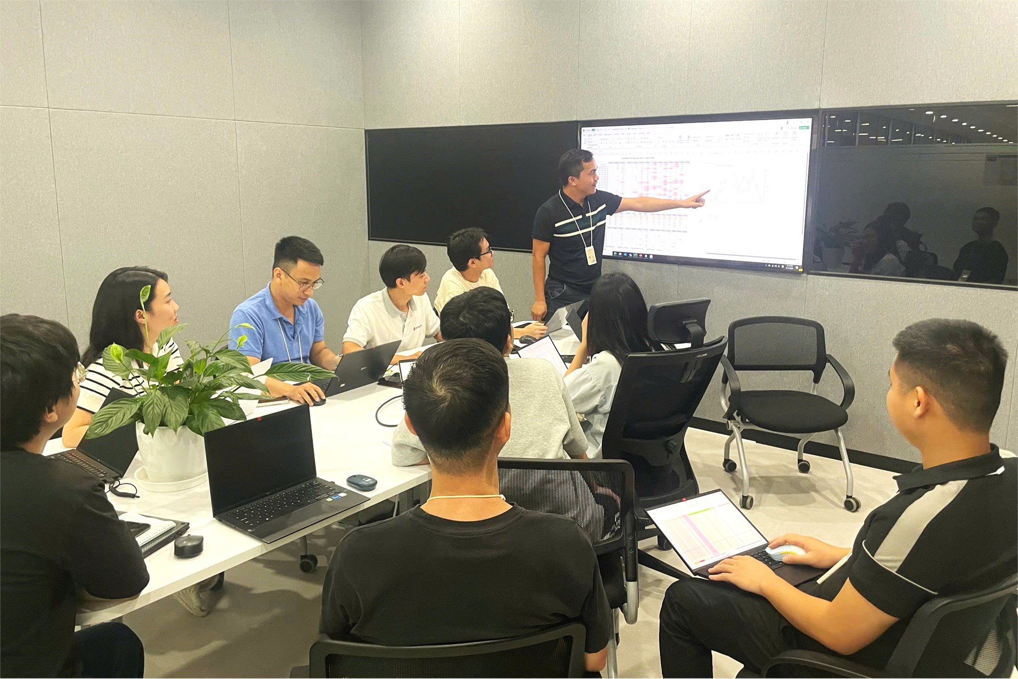 CÔNG NGHỆ KỸ THUẬT ĐIỀU KHIỂN VÀ TỰ ĐỘNG HÓA – KỸ THUẬT SẢN XUẤT THÔNG MINH: HAI CHƯƠNG TRÌNH ĐÀO TẠO CHO CÔNG NGHIỆP HIỆN ĐẠI