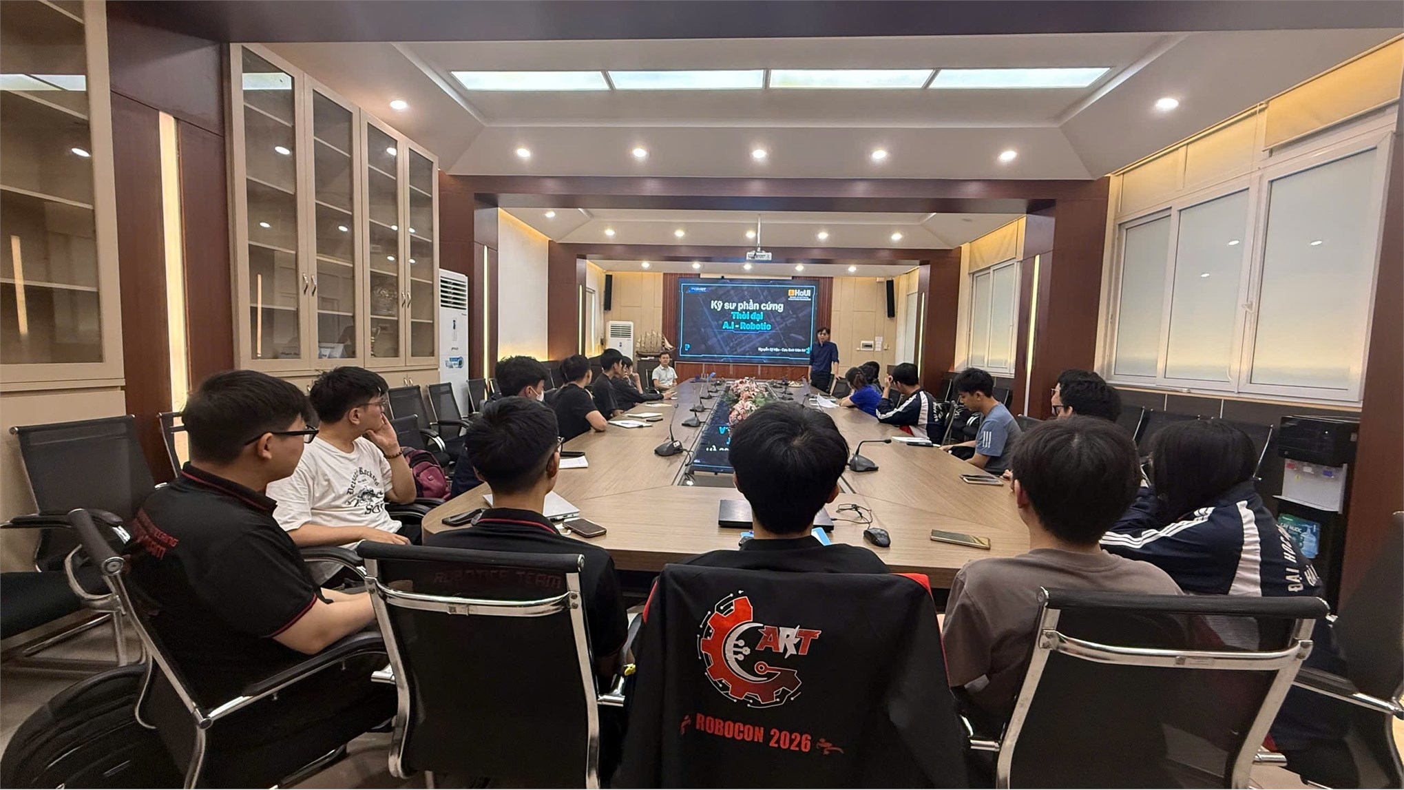CÔNG NGHỆ KỸ THUẬT ĐIỀU KHIỂN VÀ TỰ ĐỘNG HÓA – KỸ THUẬT SẢN XUẤT THÔNG MINH: HAI CHƯƠNG TRÌNH ĐÀO TẠO CHO CÔNG NGHIỆP HIỆN ĐẠI