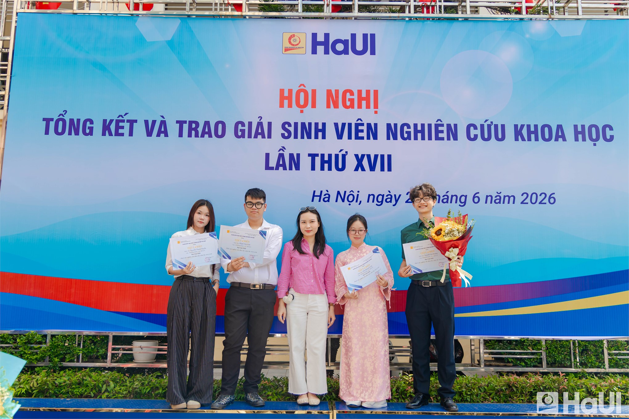 Sinh viên hệ EMI và hành trình đáng nhớ đến với giải Nhất Nghiên cứu khoa học