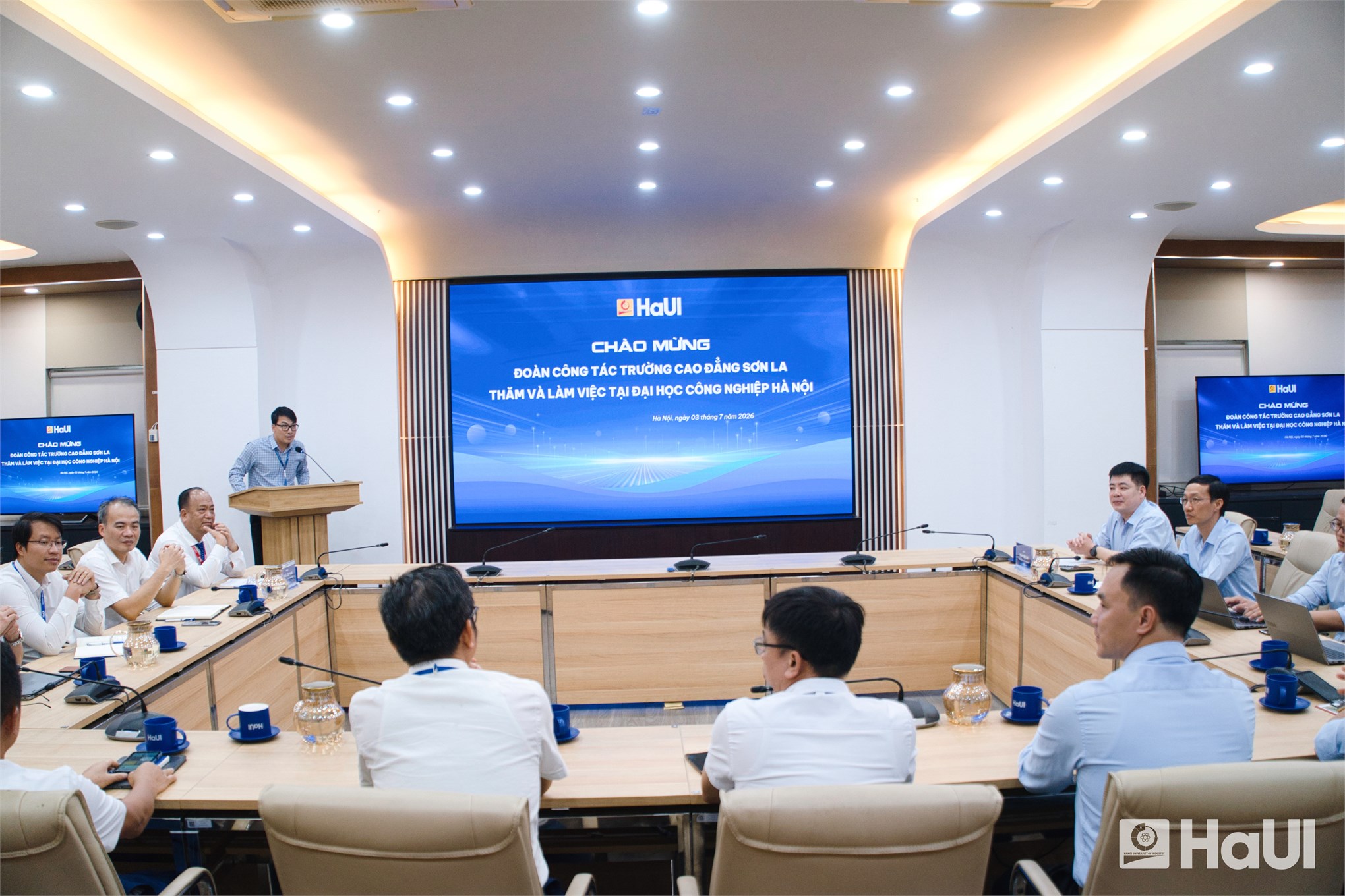 Chiến lược mở rộng hợp tác vùng: Đại học Công nghiệp Hà Nội ký kết thỏa thuận toàn diện với Trường Cao đẳng Sơn La