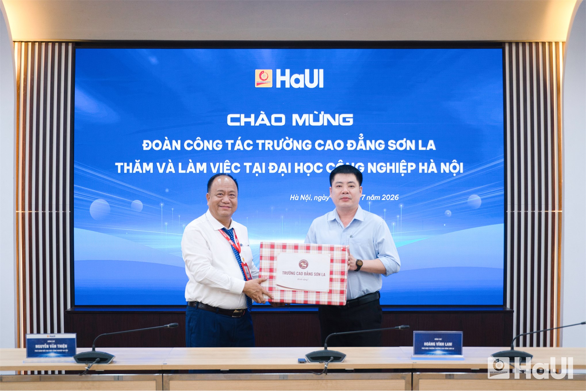 Chiến lược mở rộng hợp tác vùng: Đại học Công nghiệp Hà Nội ký kết thỏa thuận toàn diện với Trường Cao đẳng Sơn La
