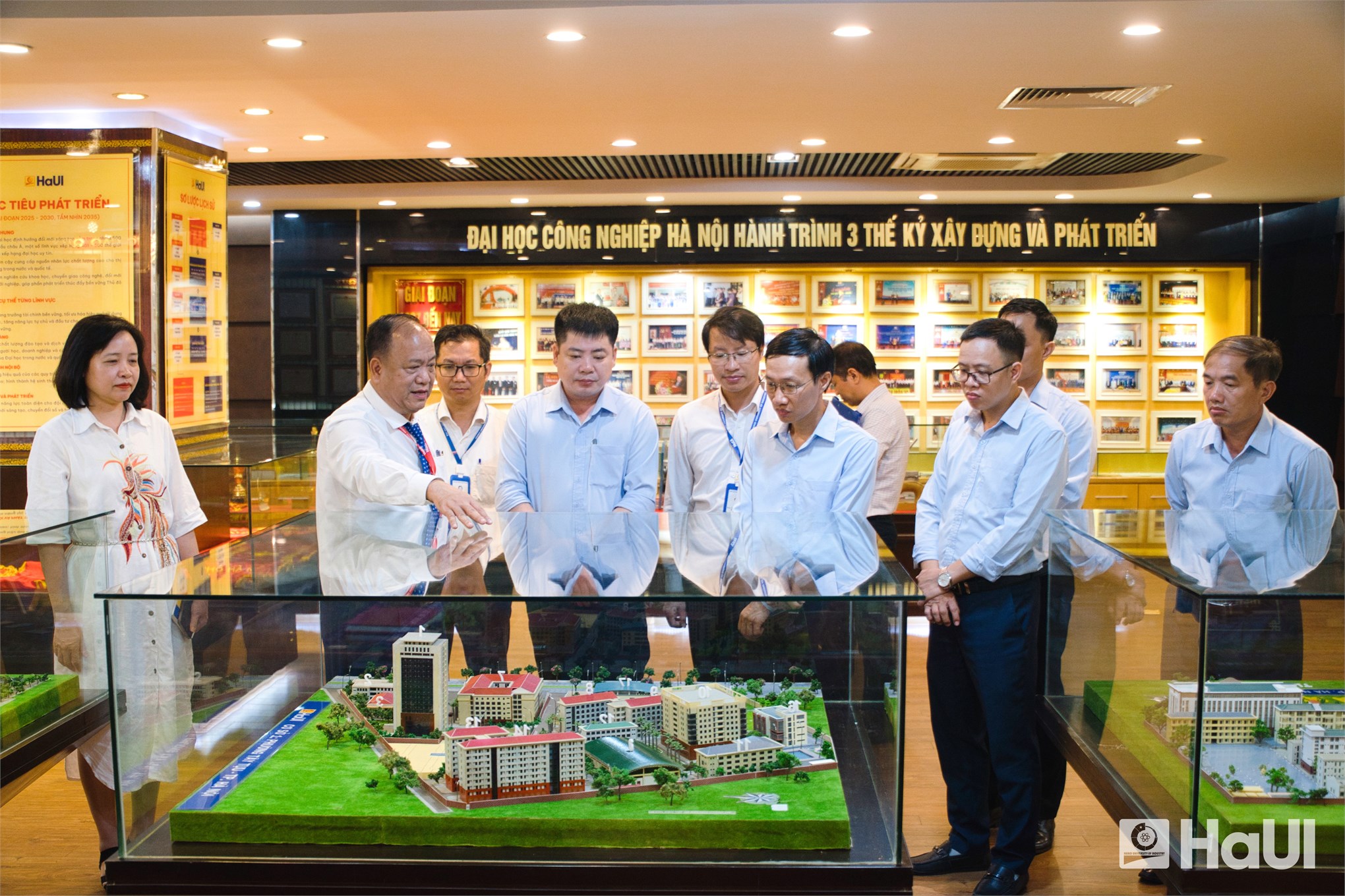 Chiến lược mở rộng hợp tác vùng: Đại học Công nghiệp Hà Nội ký kết thỏa thuận toàn diện với Trường Cao đẳng Sơn La