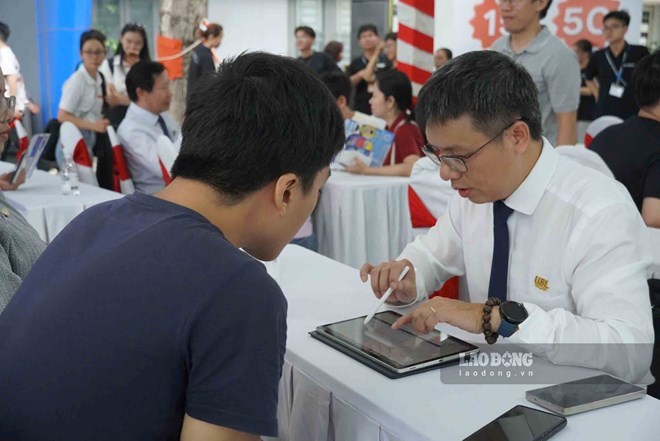 [laodong] Lượng tìm kiếm về điểm chuẩn và đăng ký nguyện vọng tăng mạnh
