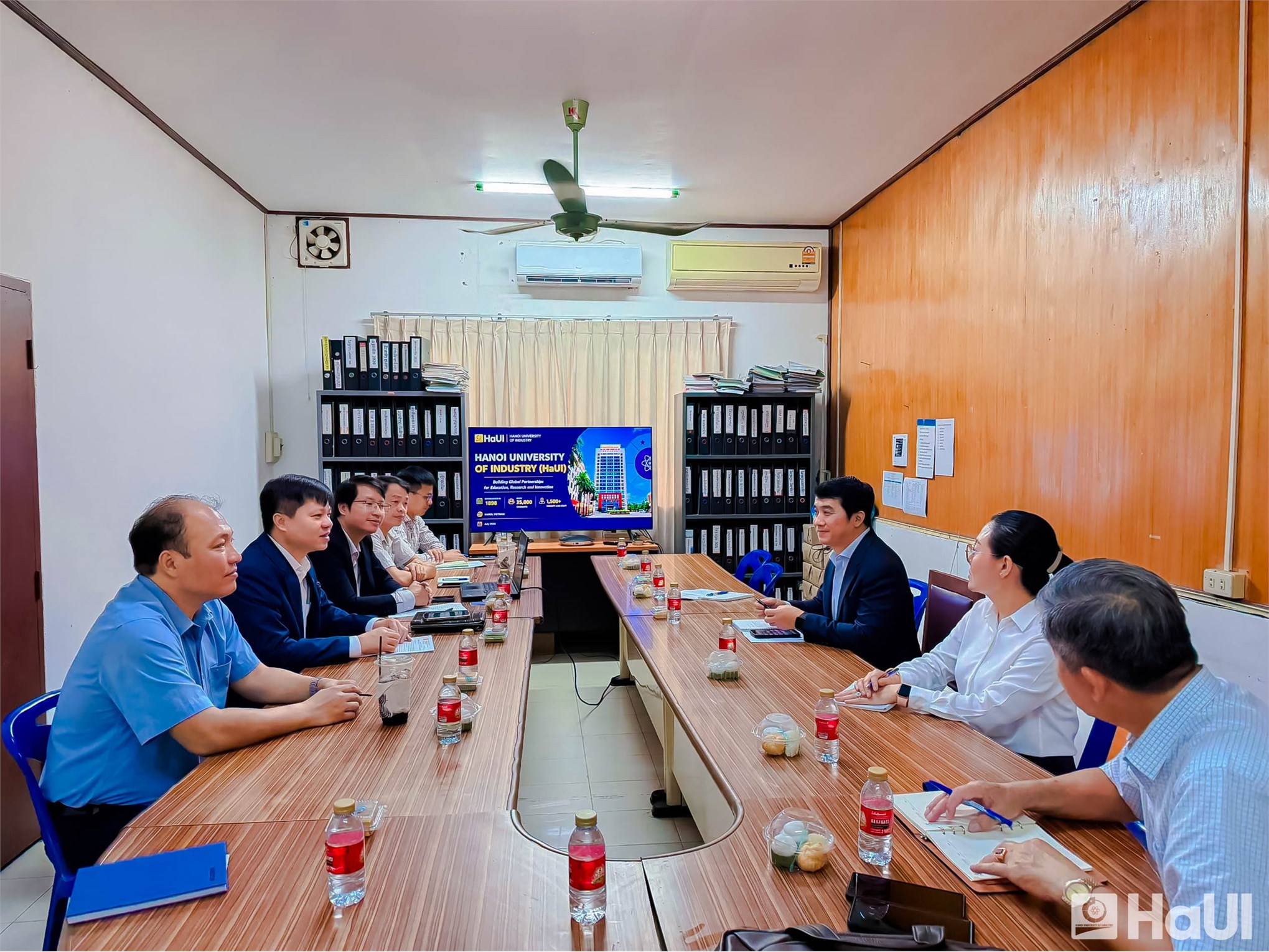 HaUI mở rộng cơ hội học tập cho học sinh, sinh viên Lào