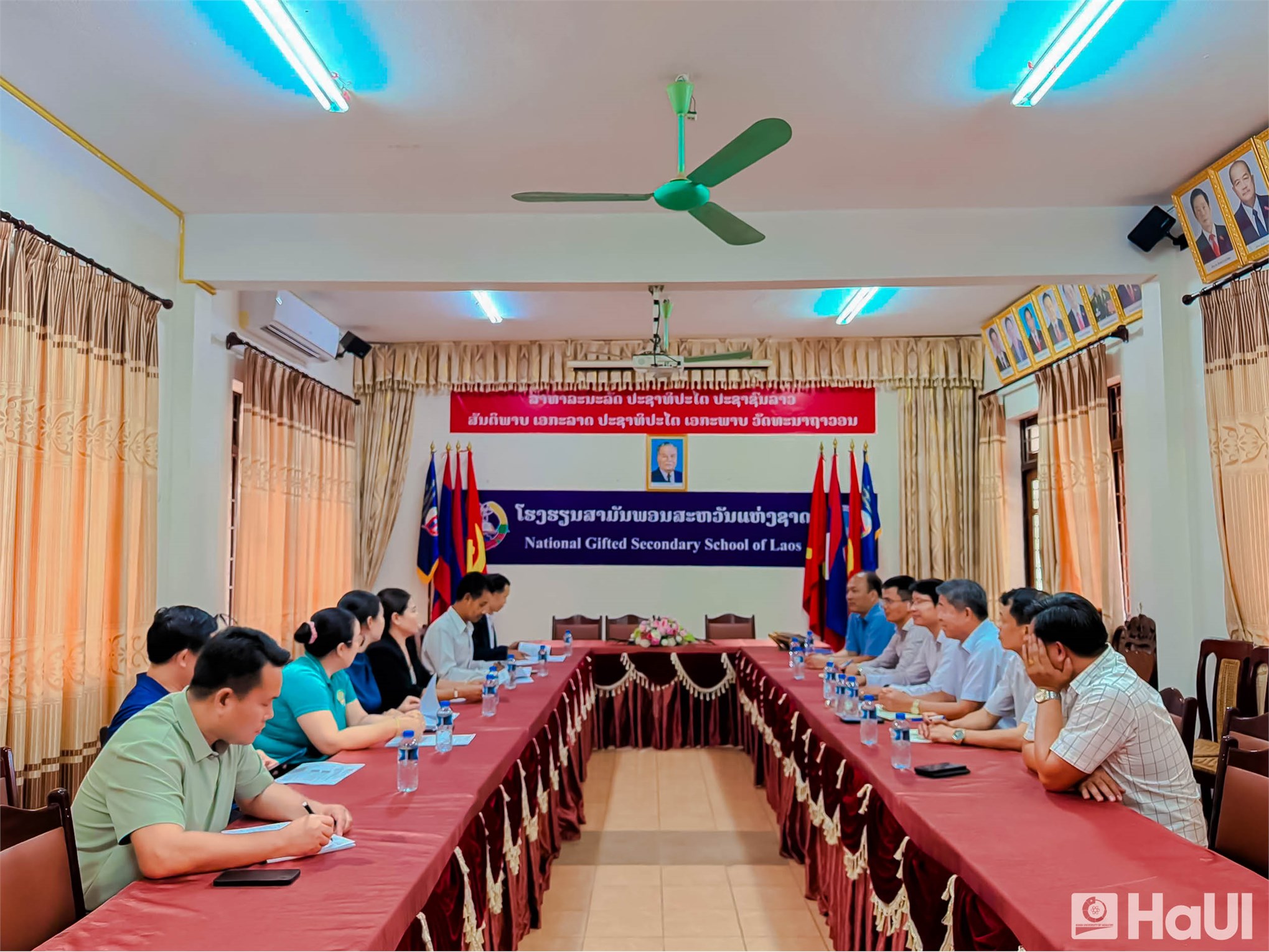 HaUI mở rộng cơ hội học tập cho học sinh, sinh viên Lào