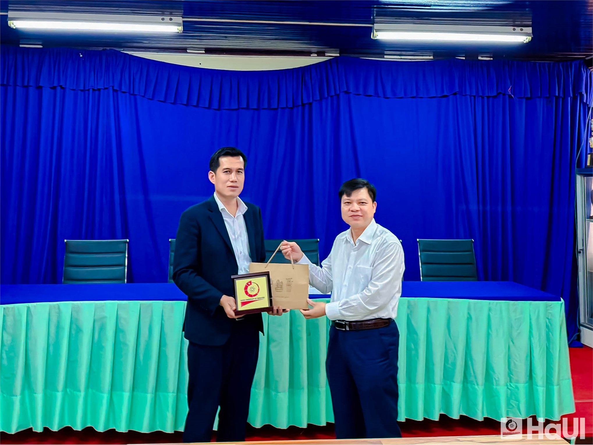 HaUI mở rộng cơ hội học tập cho học sinh, sinh viên Lào