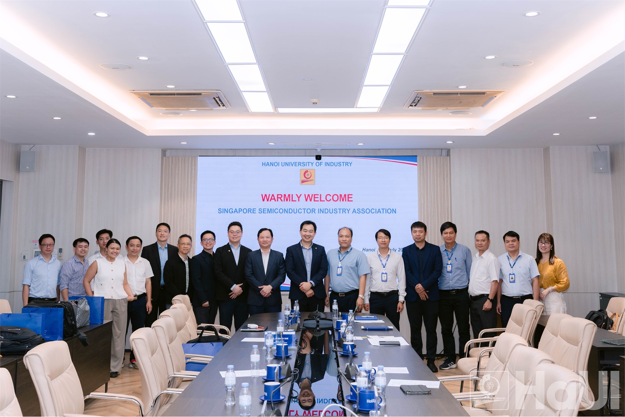 Đại học Công nghiệp Hà Nội tăng cường kết nối với hệ sinh thái bán dẫn Singapore