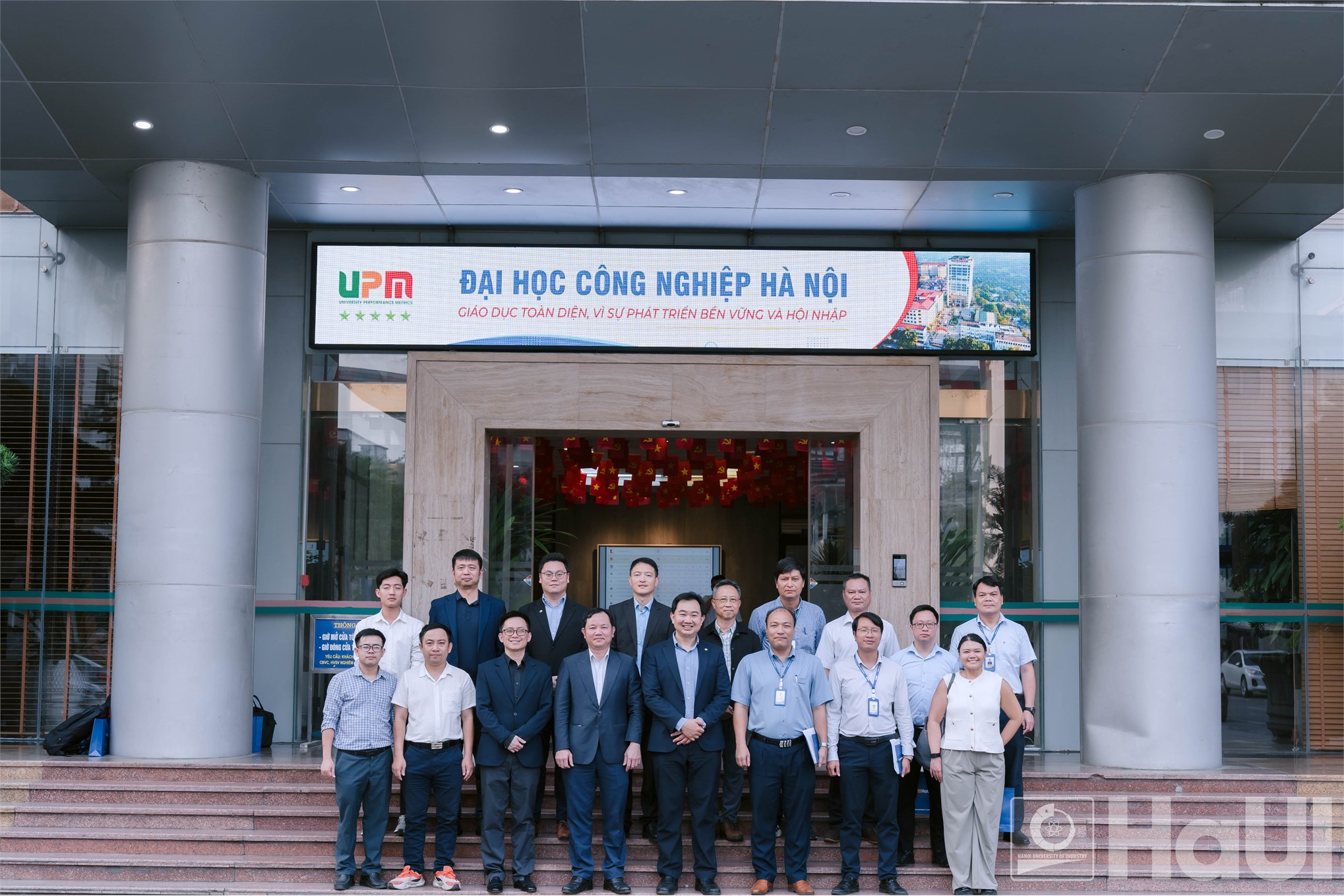 Đại học Công nghiệp Hà Nội tăng cường kết nối với hệ sinh thái bán dẫn Singapore