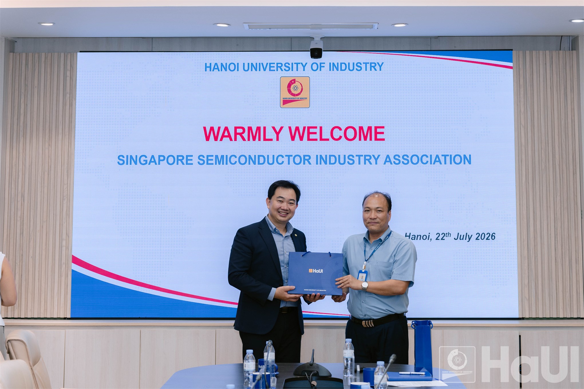 Đại học Công nghiệp Hà Nội tăng cường kết nối với hệ sinh thái bán dẫn Singapore