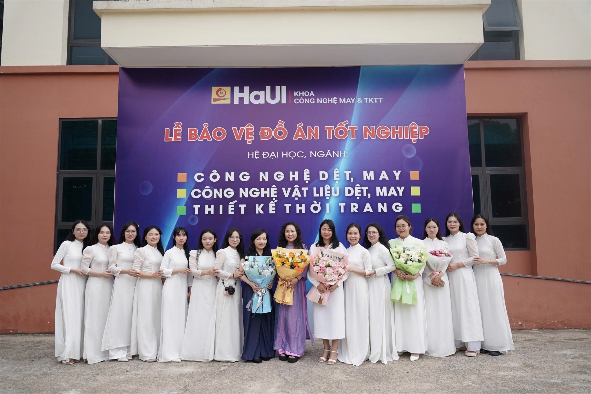 Phan Hoài Thu: Từ những nỗ lực bền bỉ đến ngôi vị thủ khoa ngành Công nghệ dệt, may