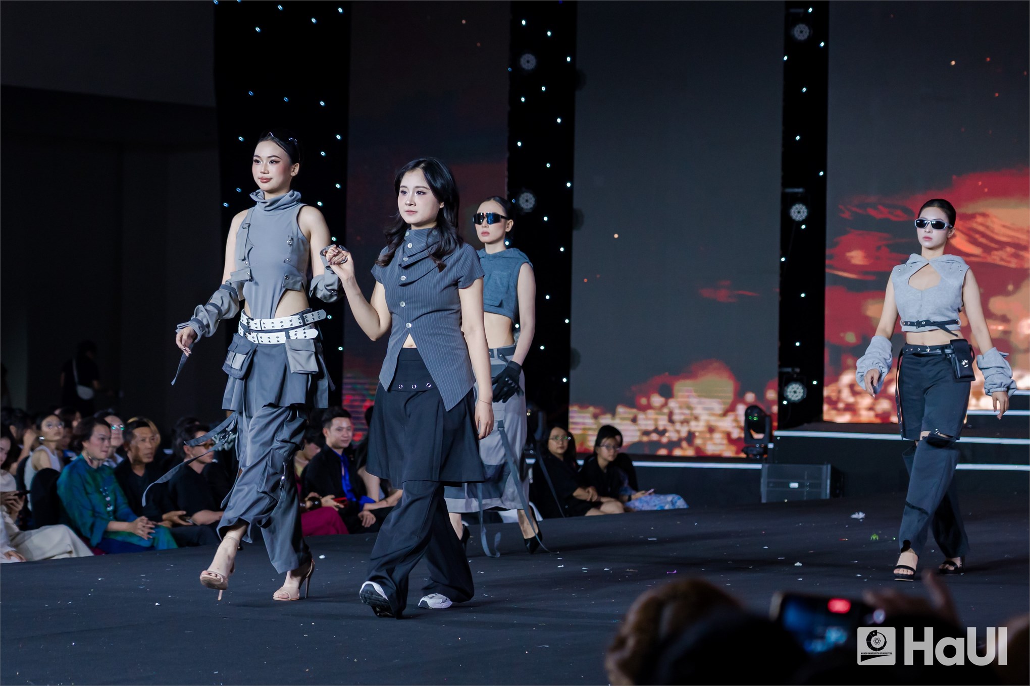 Dấu ấn của sinh viên Đại học Công nghiệp Hà Nội giữa không gian thời trang toàn cầu Global Fashion Week All Stars 2026
