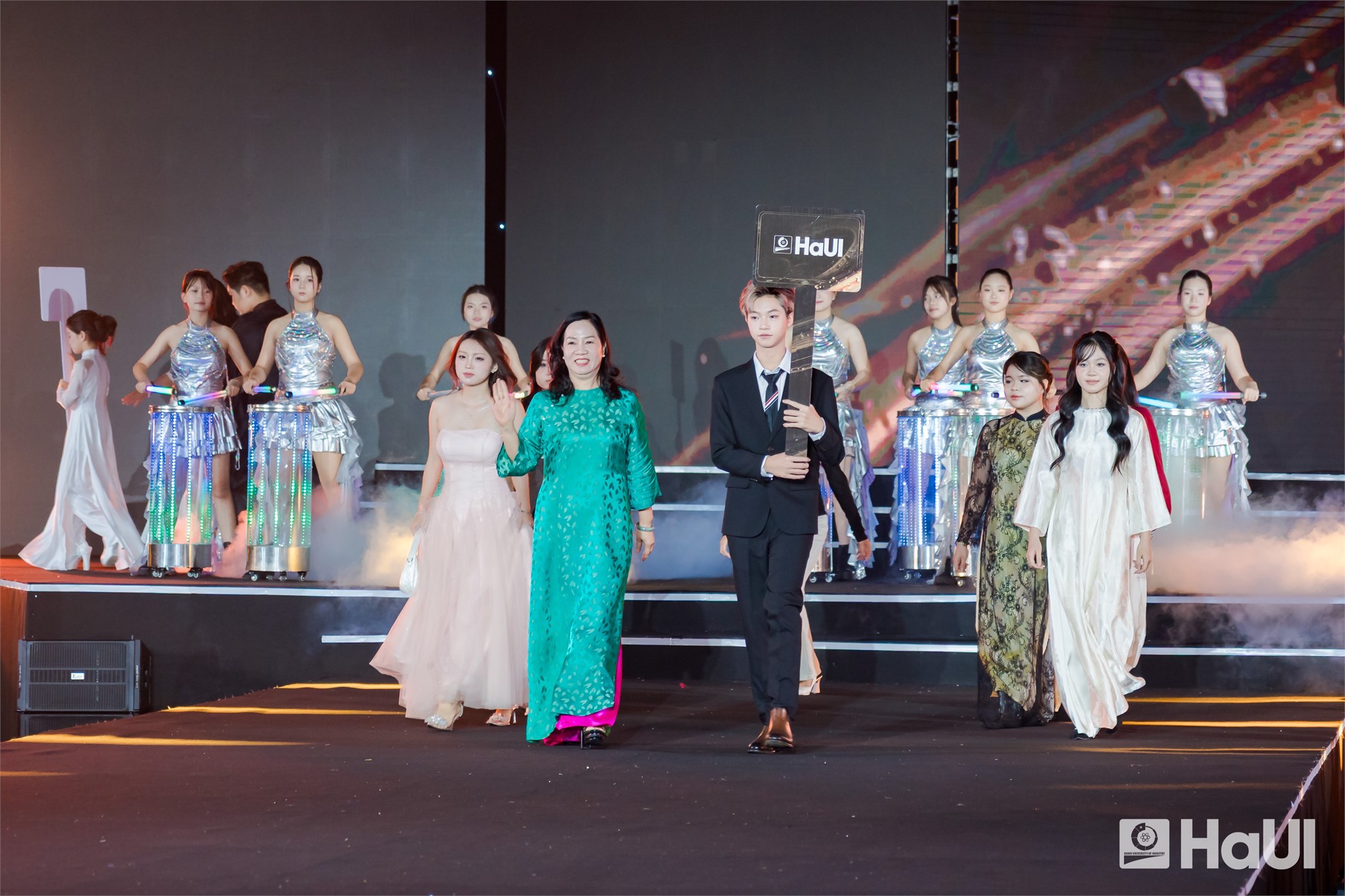 Dấu ấn của sinh viên Đại học Công nghiệp Hà Nội giữa không gian thời trang toàn cầu Global Fashion Week All Stars 2026