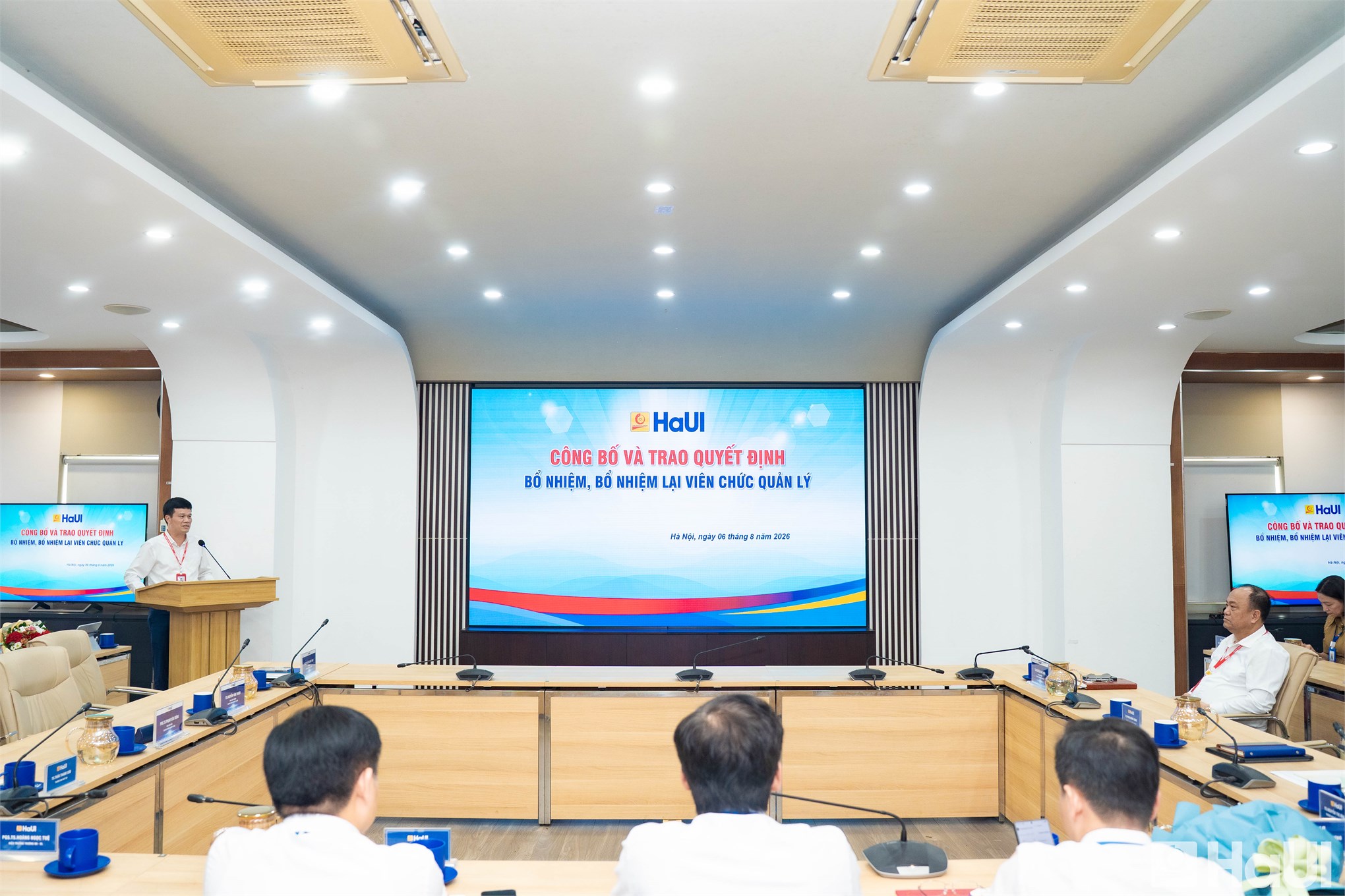Trao Quyết định bổ nhiệm viên chức quản lý, Quyết định bổ nhiệm chức danh Giáo sư, Phó Giáo sư