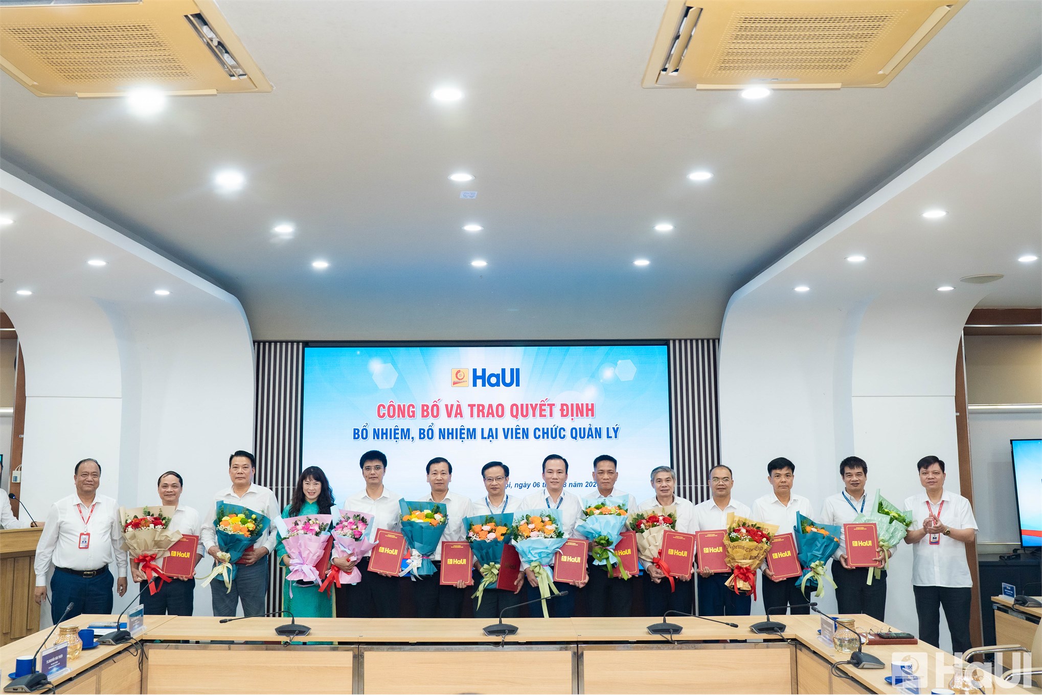 Trao Quyết định bổ nhiệm viên chức quản lý, Quyết định bổ nhiệm chức danh Giáo sư, Phó Giáo sư