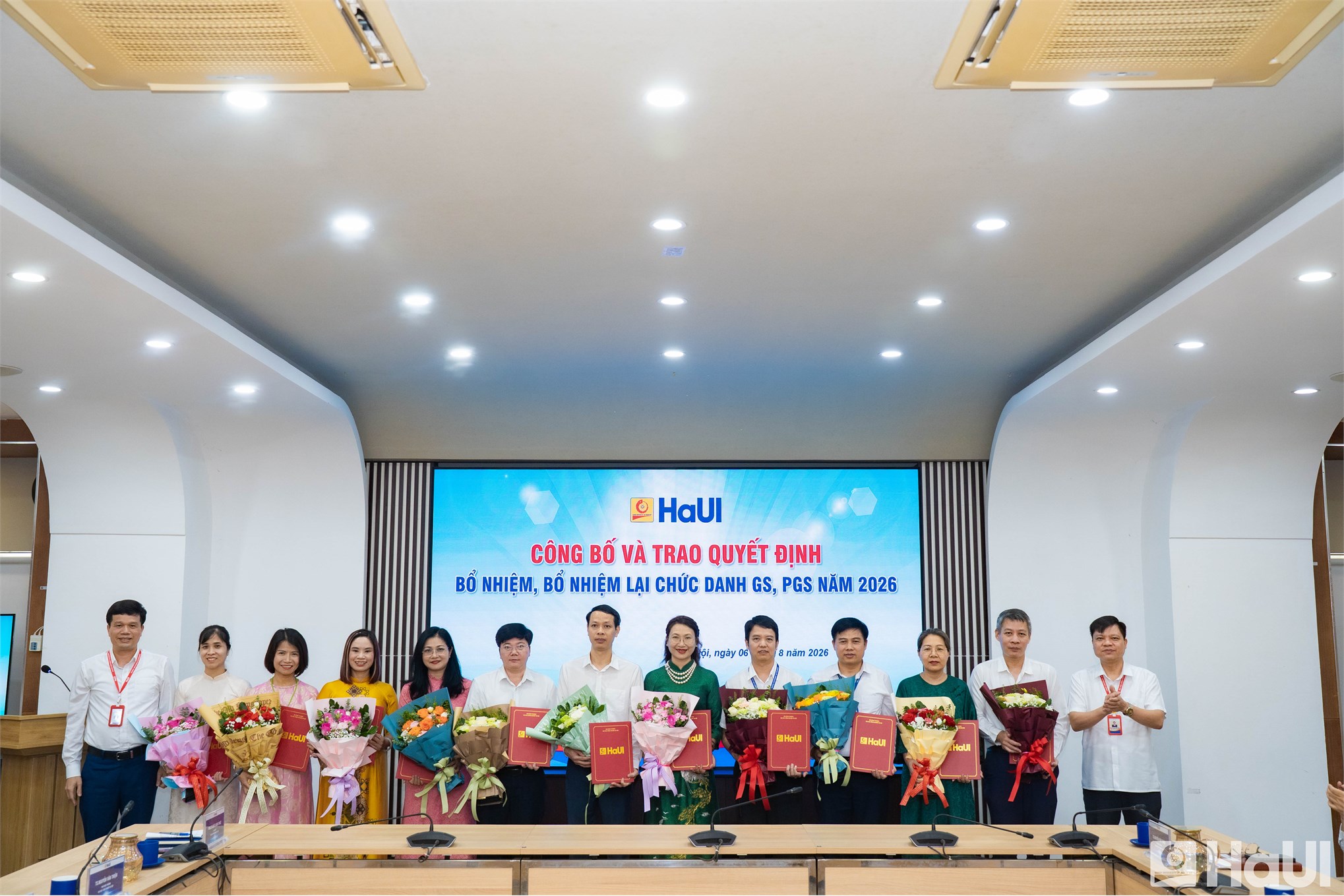 Trao Quyết định bổ nhiệm viên chức quản lý, Quyết định bổ nhiệm chức danh Giáo sư, Phó Giáo sư