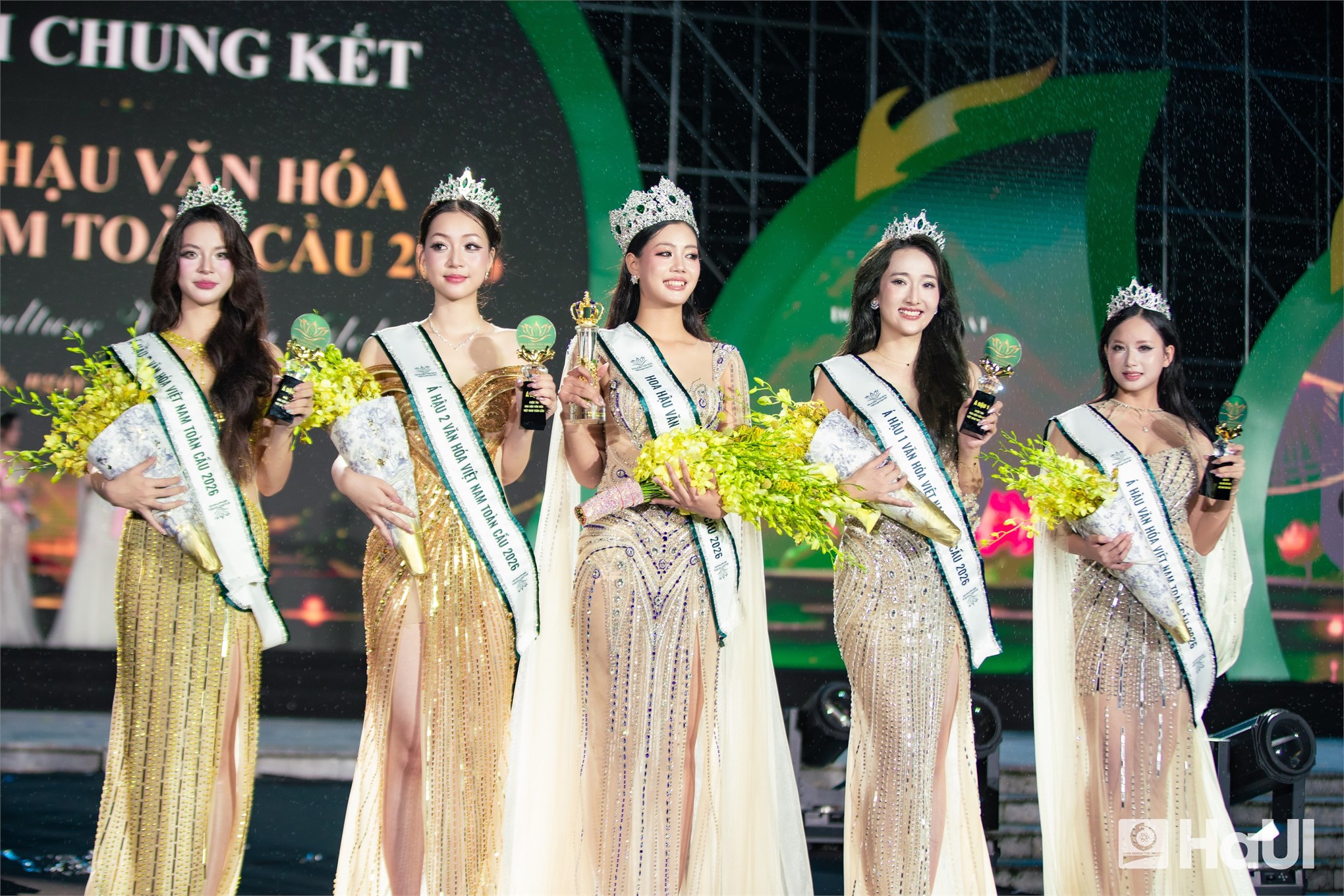 Hai nữ sinh Đại học Công nghiệp Hà Nội tỏa sáng với danh hiệu Á hậu 2 và Á hậu 3 tại Chung kết Hoa hậu Văn hóa Việt Nam Toàn cầu 2026
