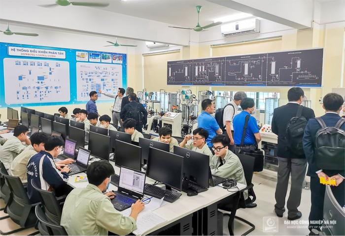 Điểm chuẩn tăng: Nhóm ngành Logistics và Kỹ thuật sản xuất thông minh tại HaUI đón đầu chuỗi cung ứng toàn cầu