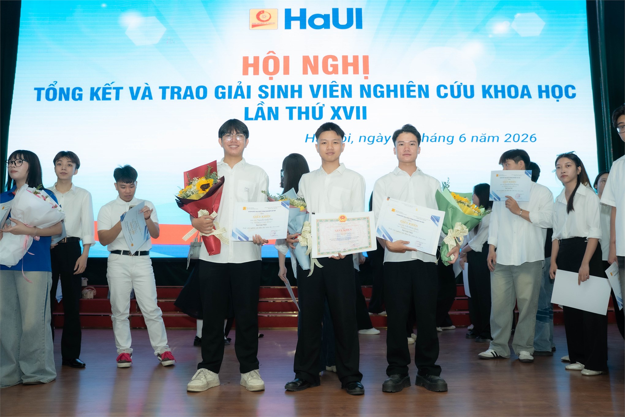 `Em chọn chương trình tiếng Anh không phải vì mình đã giỏi, mà vì muốn bản thân phải thay đổi`