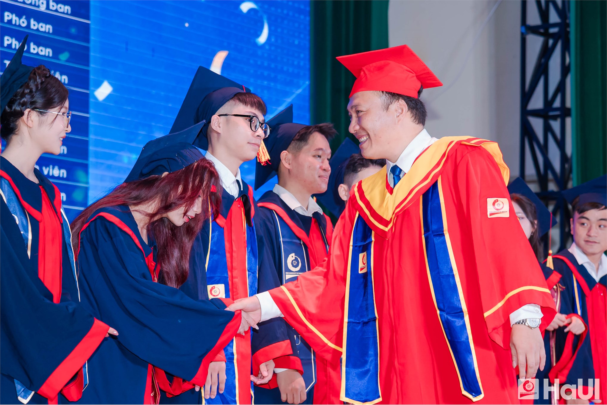 “Nguồn phải sạch, dòng điện phải luôn chảy” - hành trình mới của kỹ sư, cử nhân trường Điện-Điện tử, HaUI