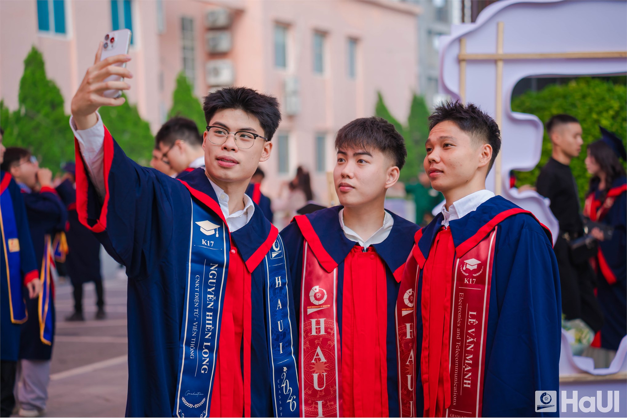 “Nguồn phải sạch, dòng điện phải luôn chảy” - hành trình mới của kỹ sư, cử nhân trường Điện-Điện tử, HaUI