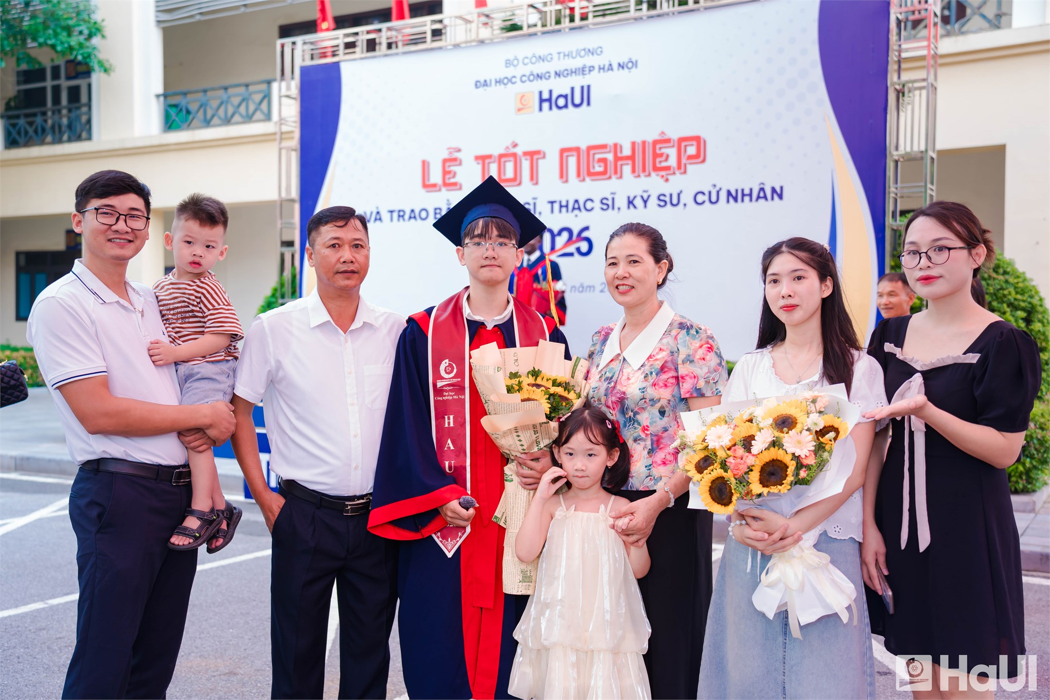 “Nguồn phải sạch, dòng điện phải luôn chảy” - hành trình mới của kỹ sư, cử nhân trường Điện-Điện tử, HaUI