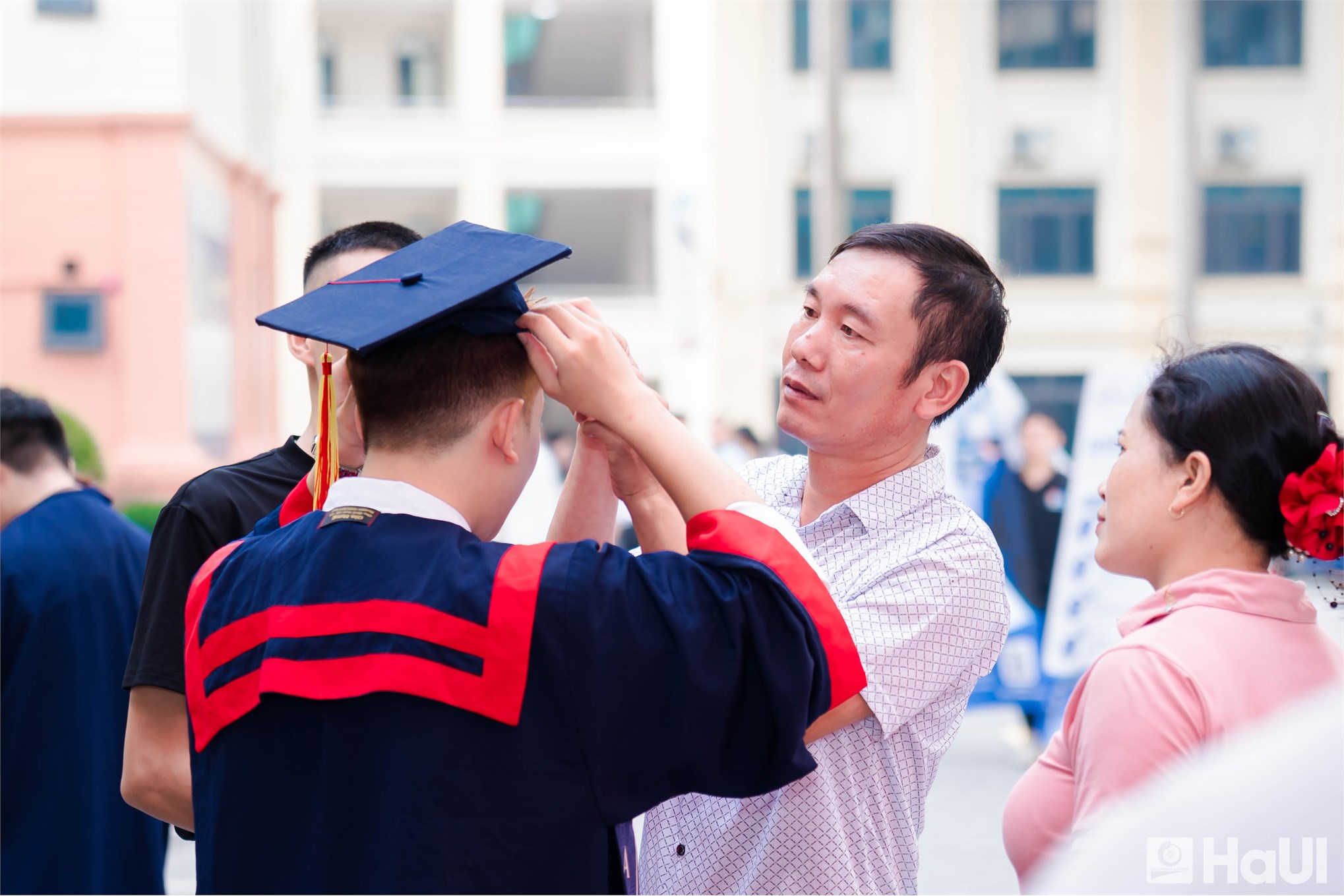“Nguồn phải sạch, dòng điện phải luôn chảy” - hành trình mới của kỹ sư, cử nhân trường Điện-Điện tử, HaUI