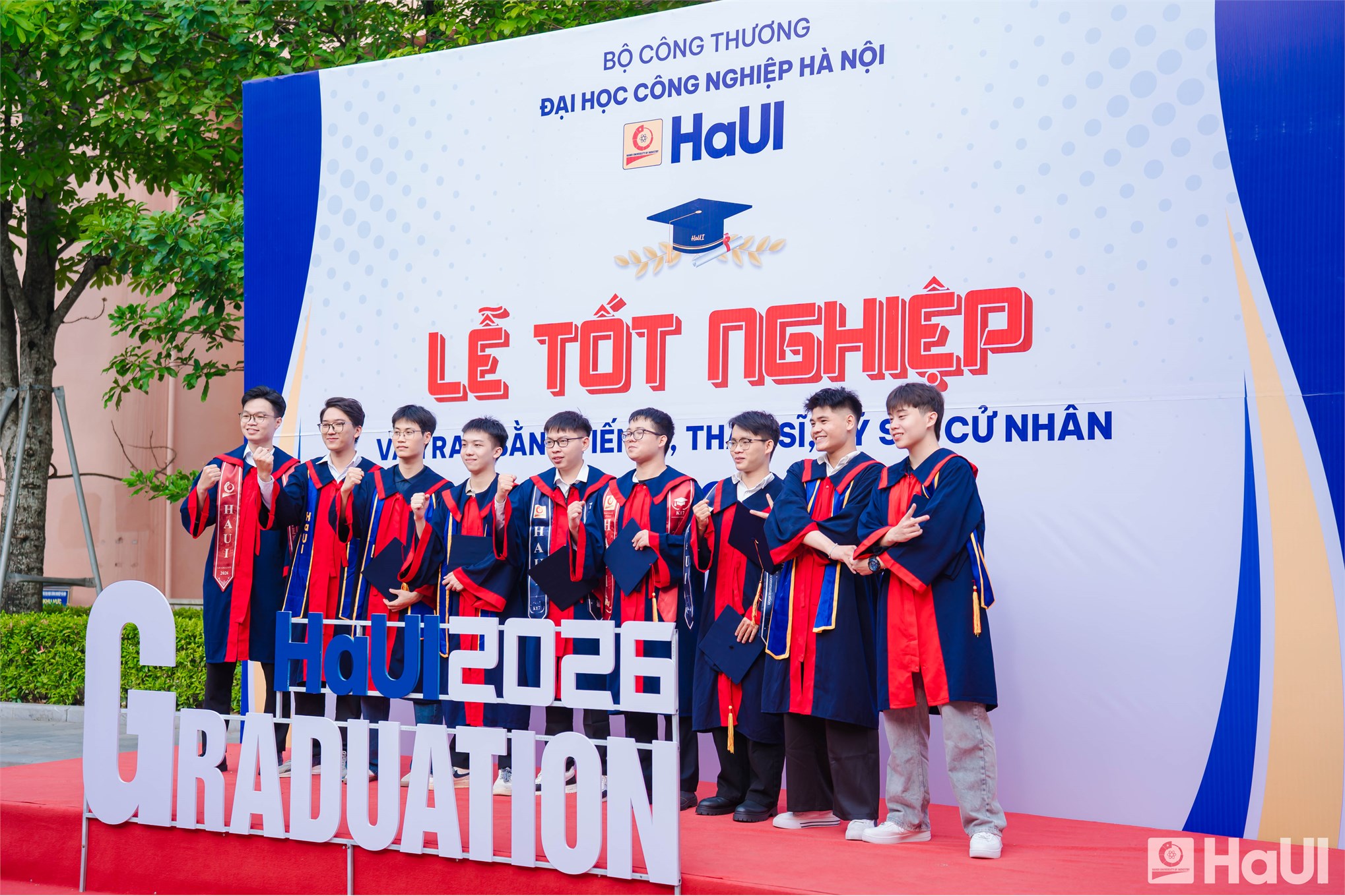 “Nguồn phải sạch, dòng điện phải luôn chảy” - hành trình mới của kỹ sư, cử nhân trường Điện-Điện tử, HaUI