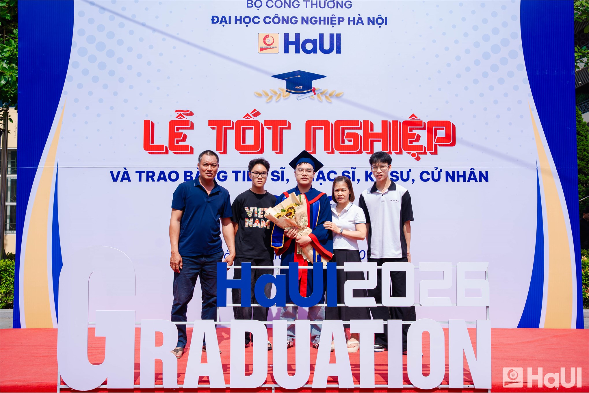 “Nguồn phải sạch, dòng điện phải luôn chảy” - hành trình mới của kỹ sư, cử nhân trường Điện-Điện tử, HaUI