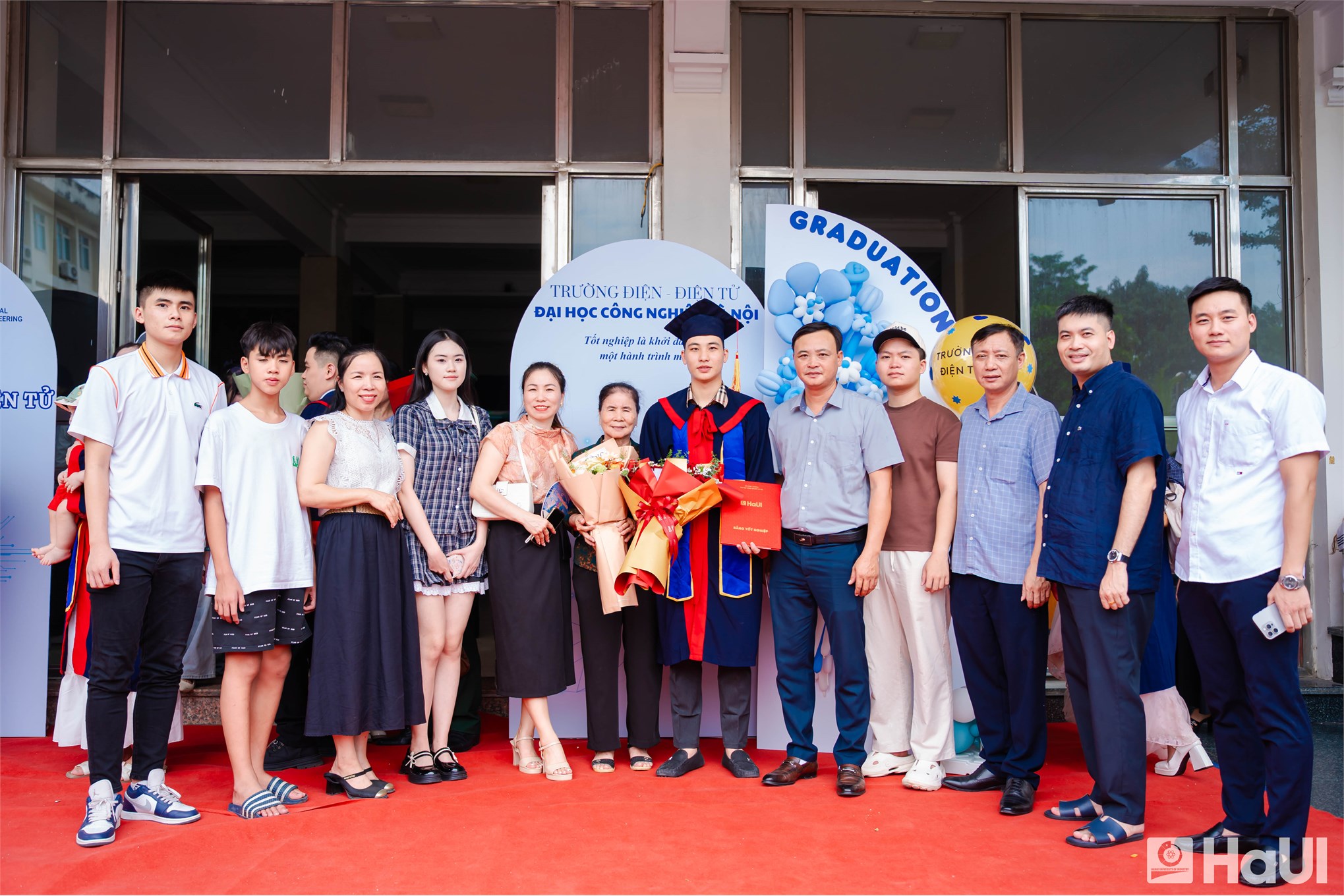 “Nguồn phải sạch, dòng điện phải luôn chảy” - hành trình mới của kỹ sư, cử nhân trường Điện-Điện tử, HaUI
