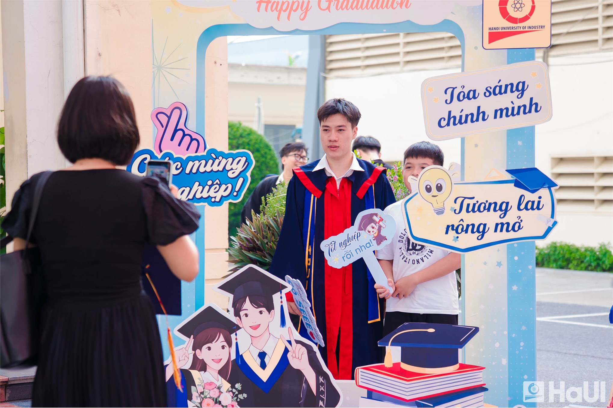 “Nguồn phải sạch, dòng điện phải luôn chảy” - hành trình mới của kỹ sư, cử nhân trường Điện-Điện tử, HaUI